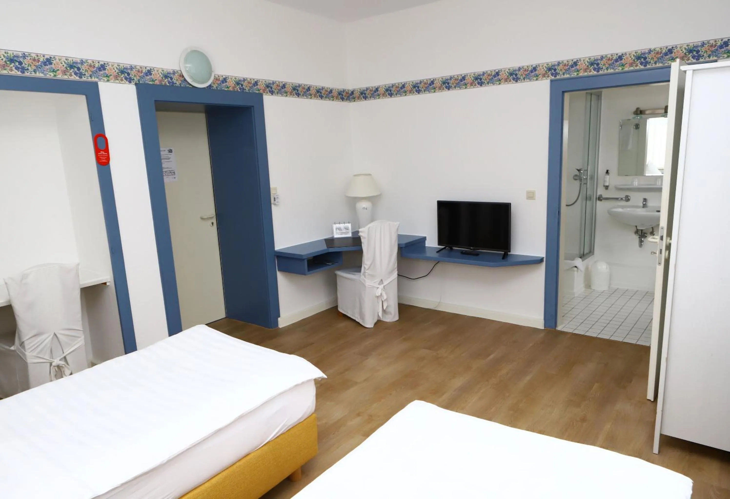 Photo of the whole room, Bed in City Hotel