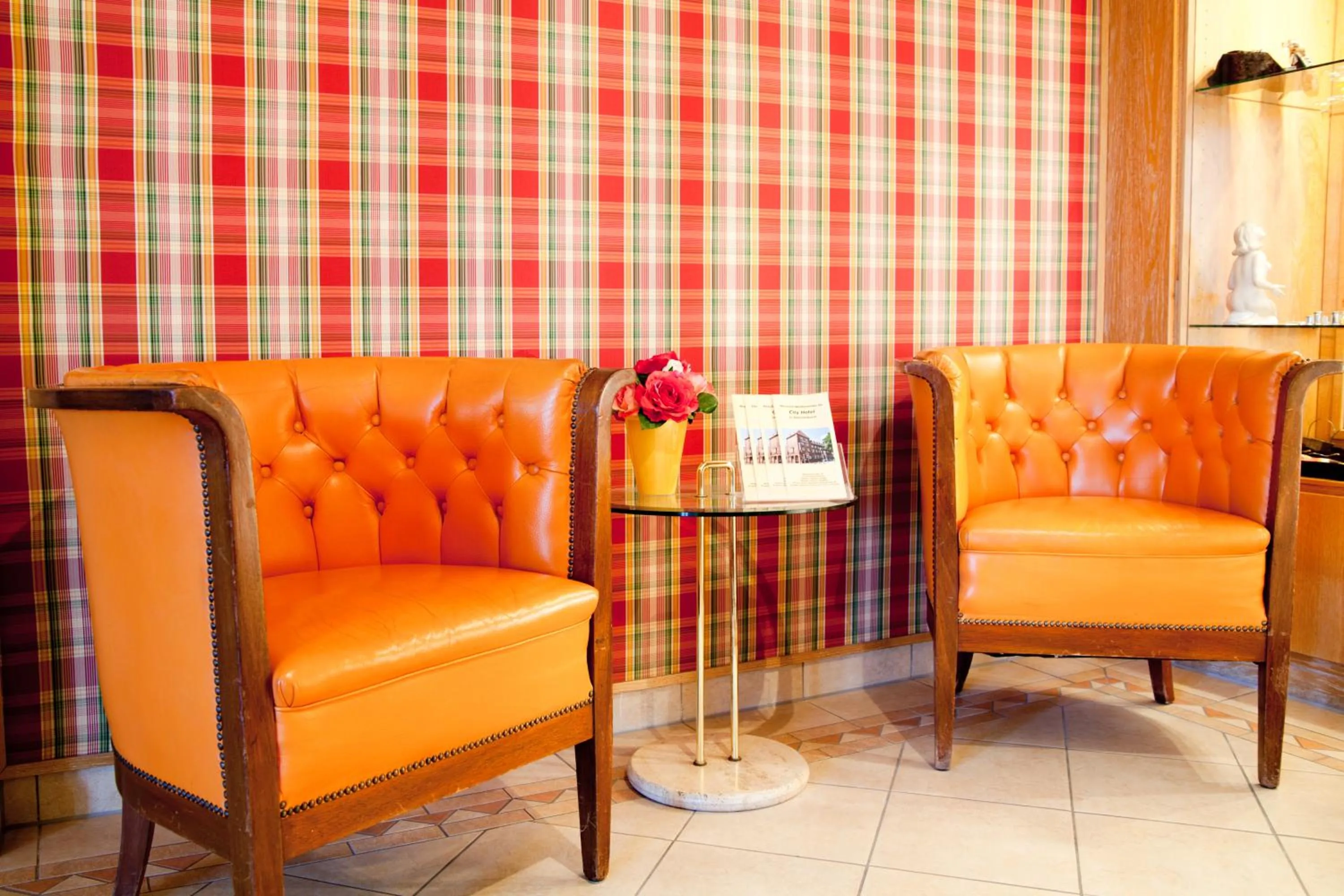 Lounge or bar in City Hotel