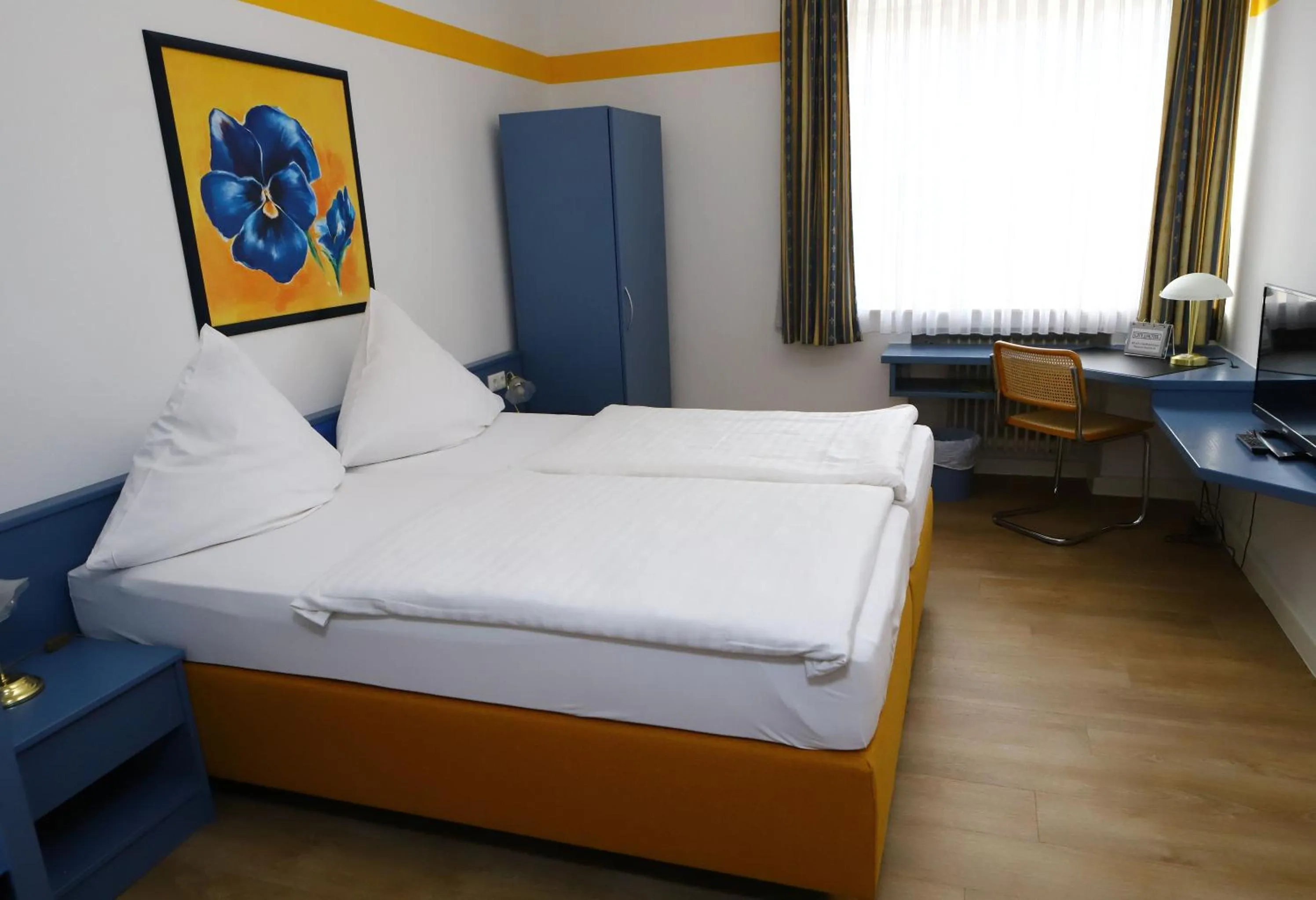 Photo of the whole room, Bed in City Hotel