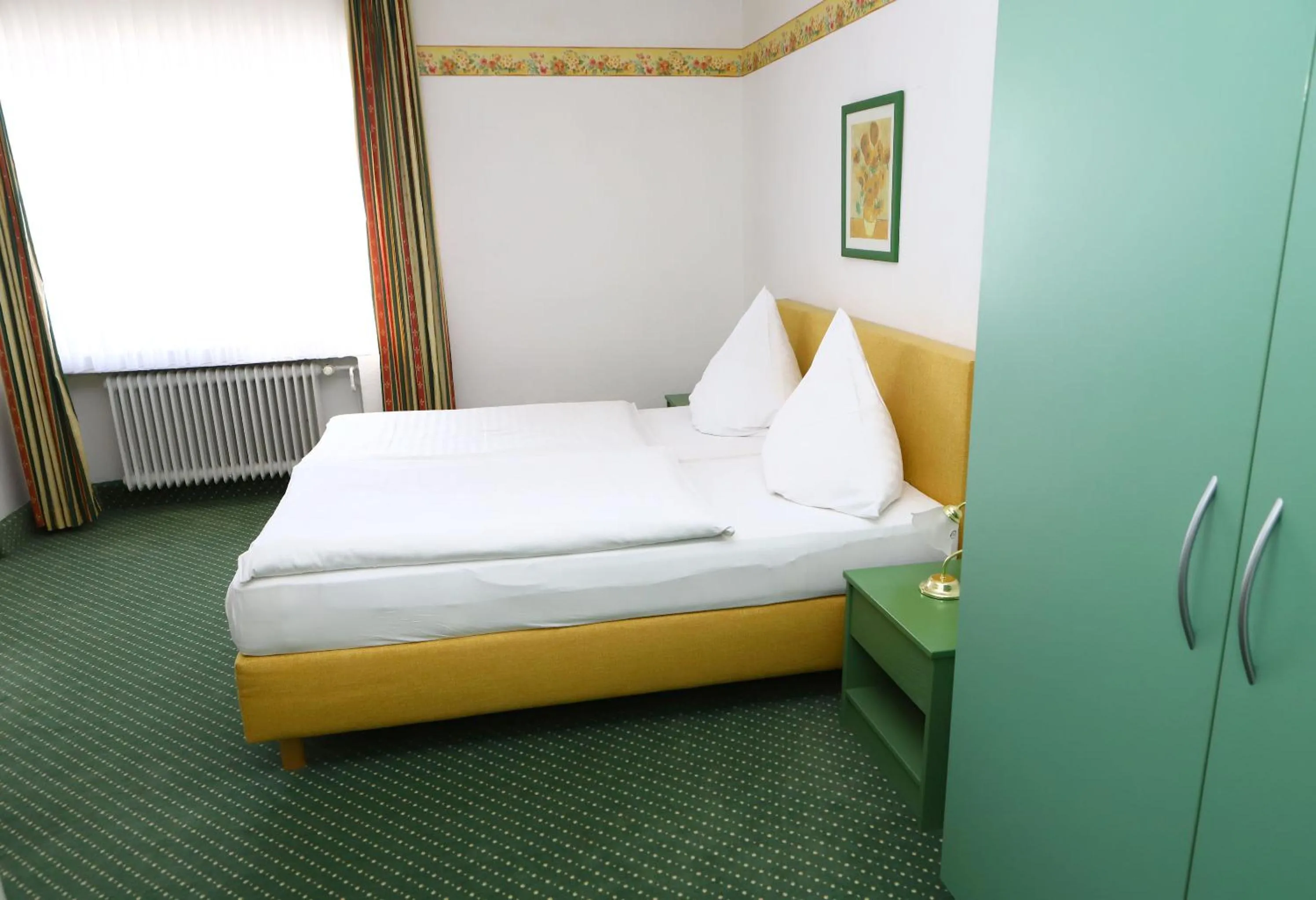 Photo of the whole room, Bed in City Hotel