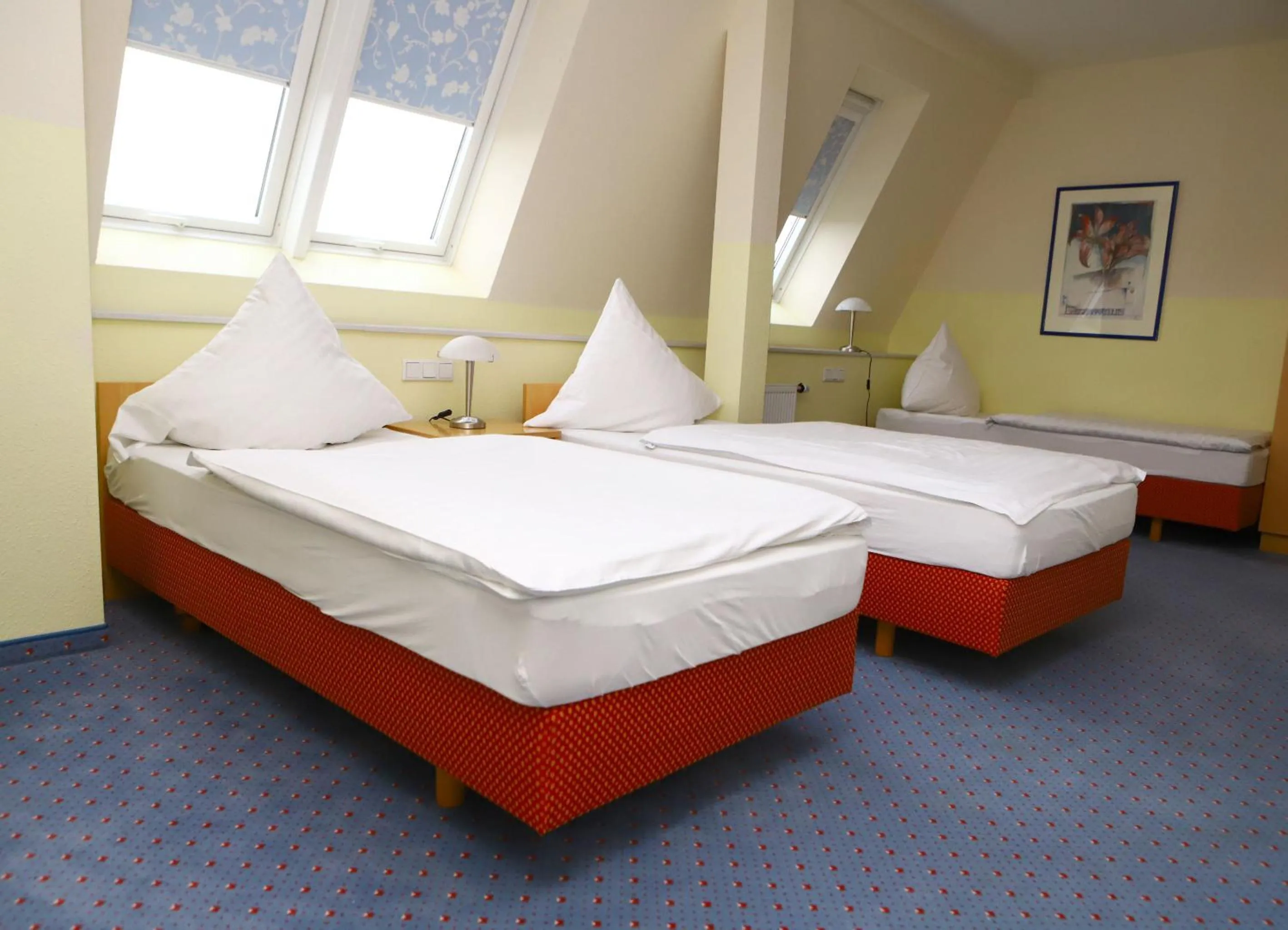 Photo of the whole room, Bed in City Hotel