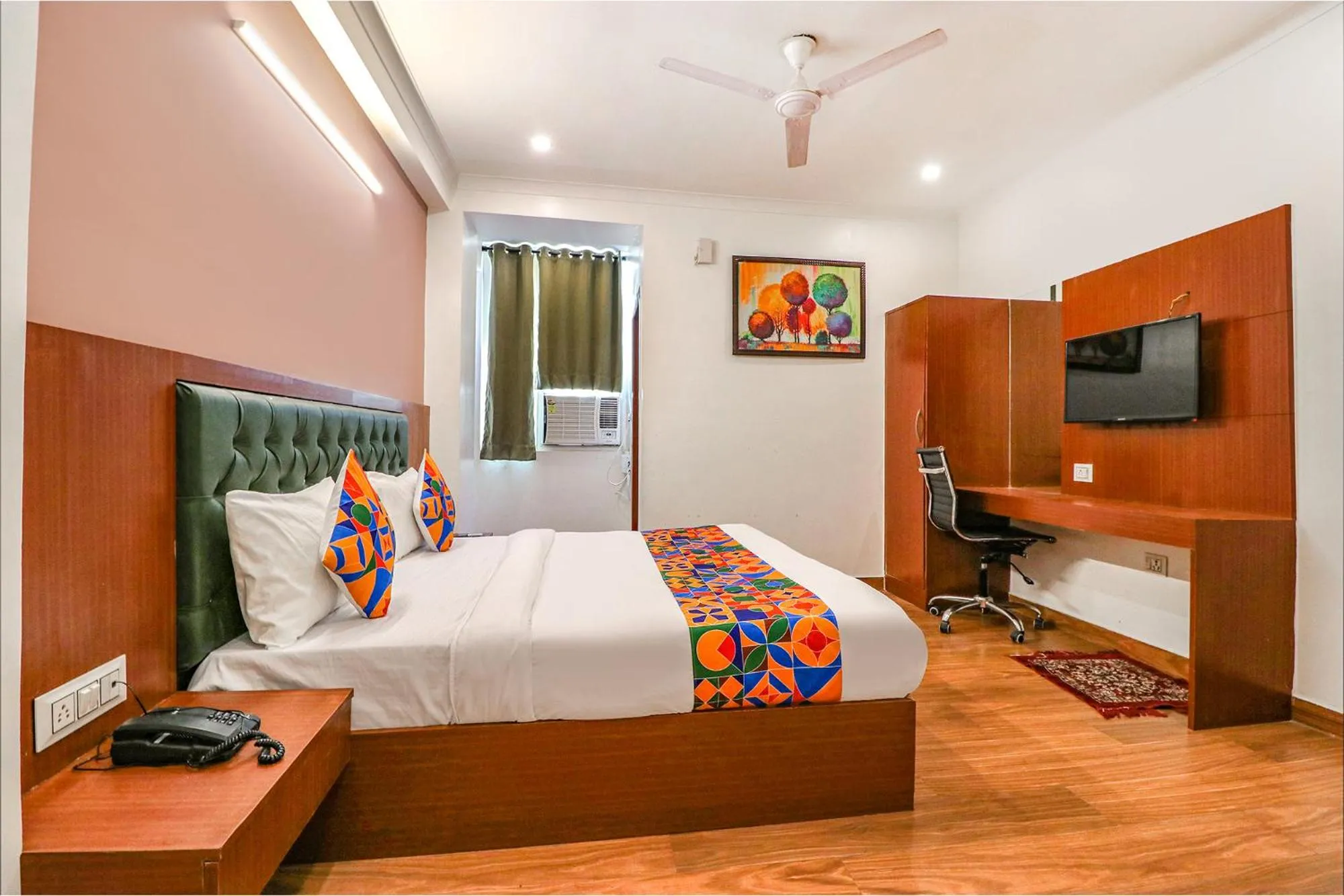 Communal lounge/ TV room, Bed in FabHotel Lime Tree Near Yashobhoomi Convention Centre