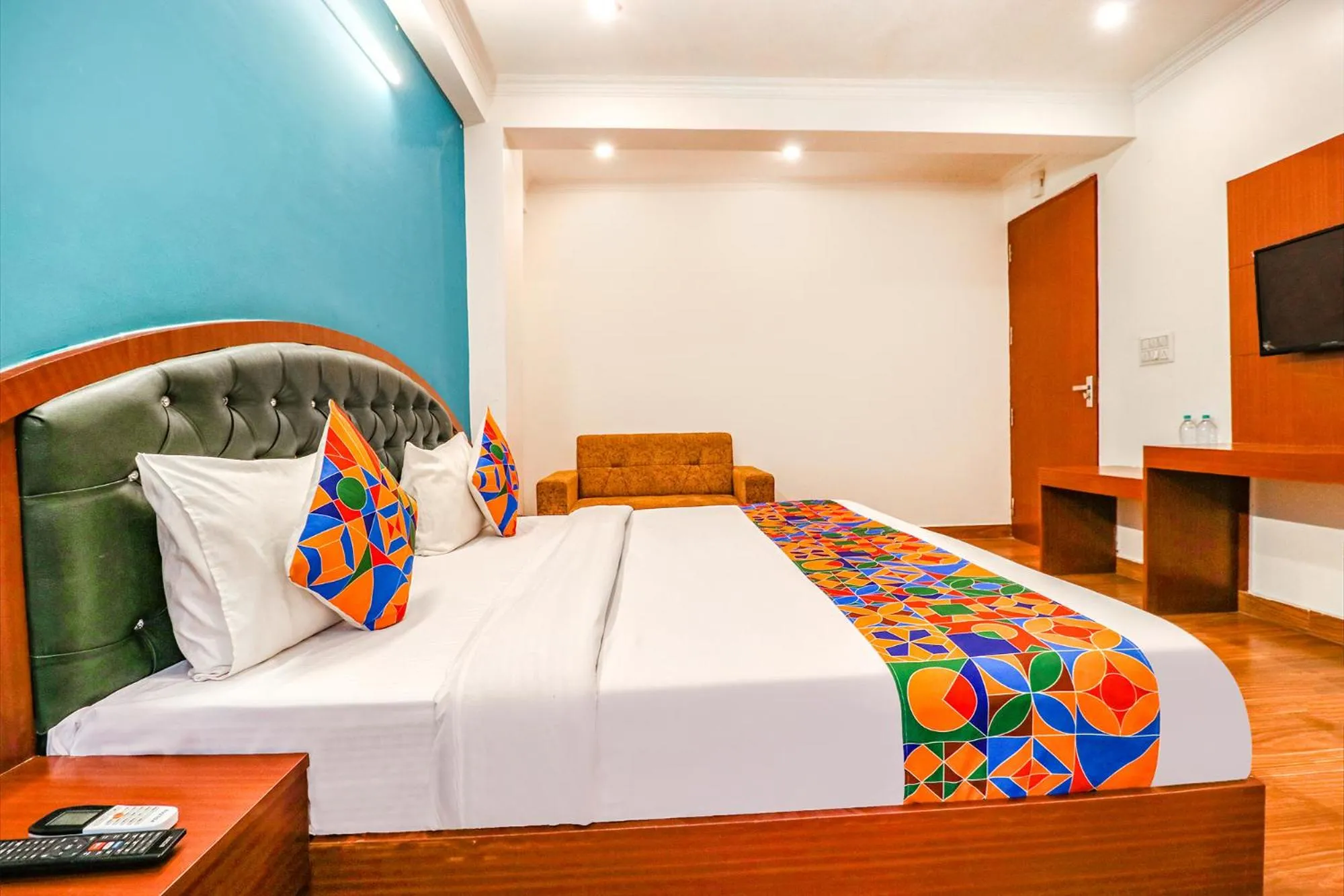 Communal lounge/ TV room, Bed in FabHotel Lime Tree Near Yashobhoomi Convention Centre