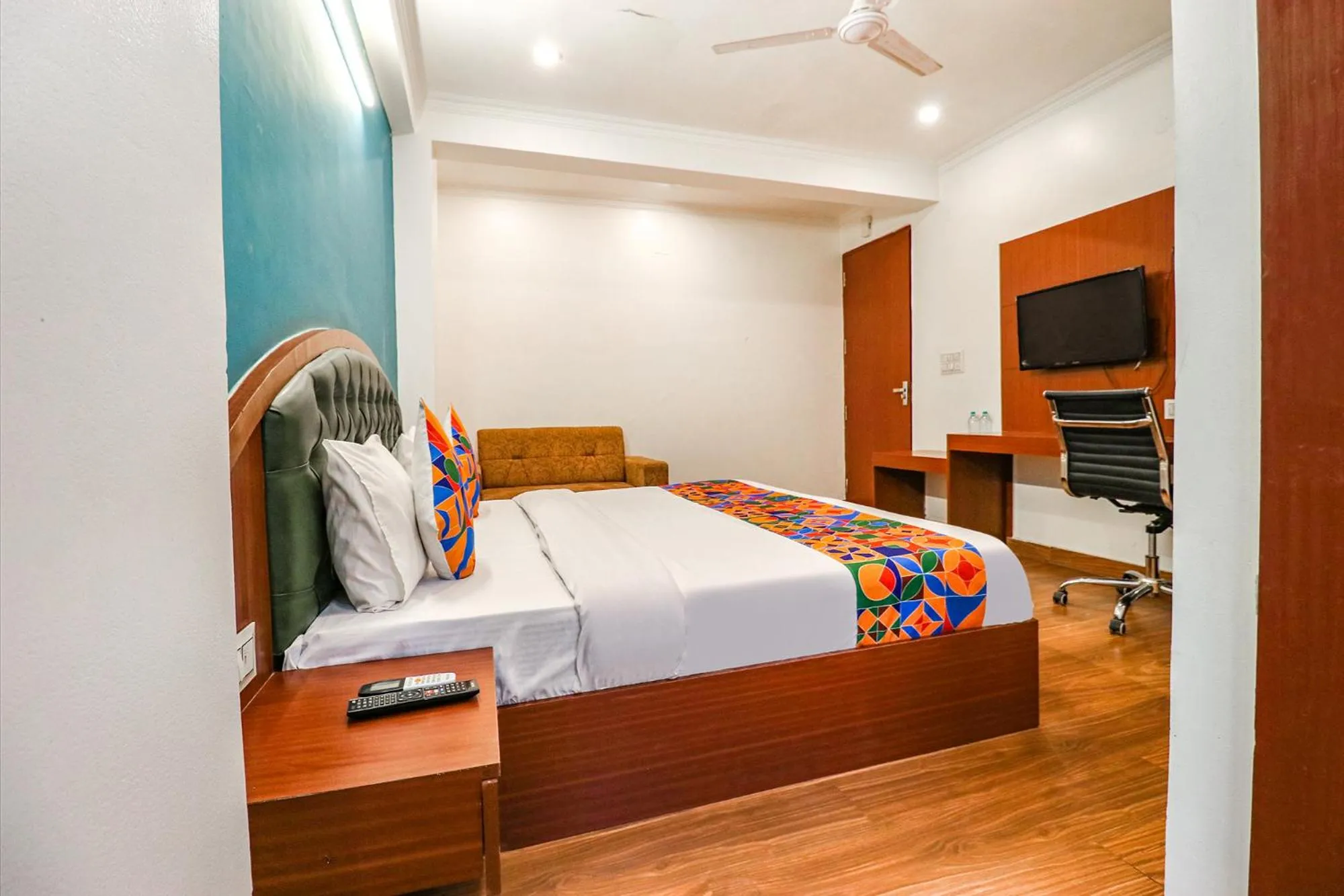 Communal lounge/ TV room, Bed in FabHotel Lime Tree Near Yashobhoomi Convention Centre