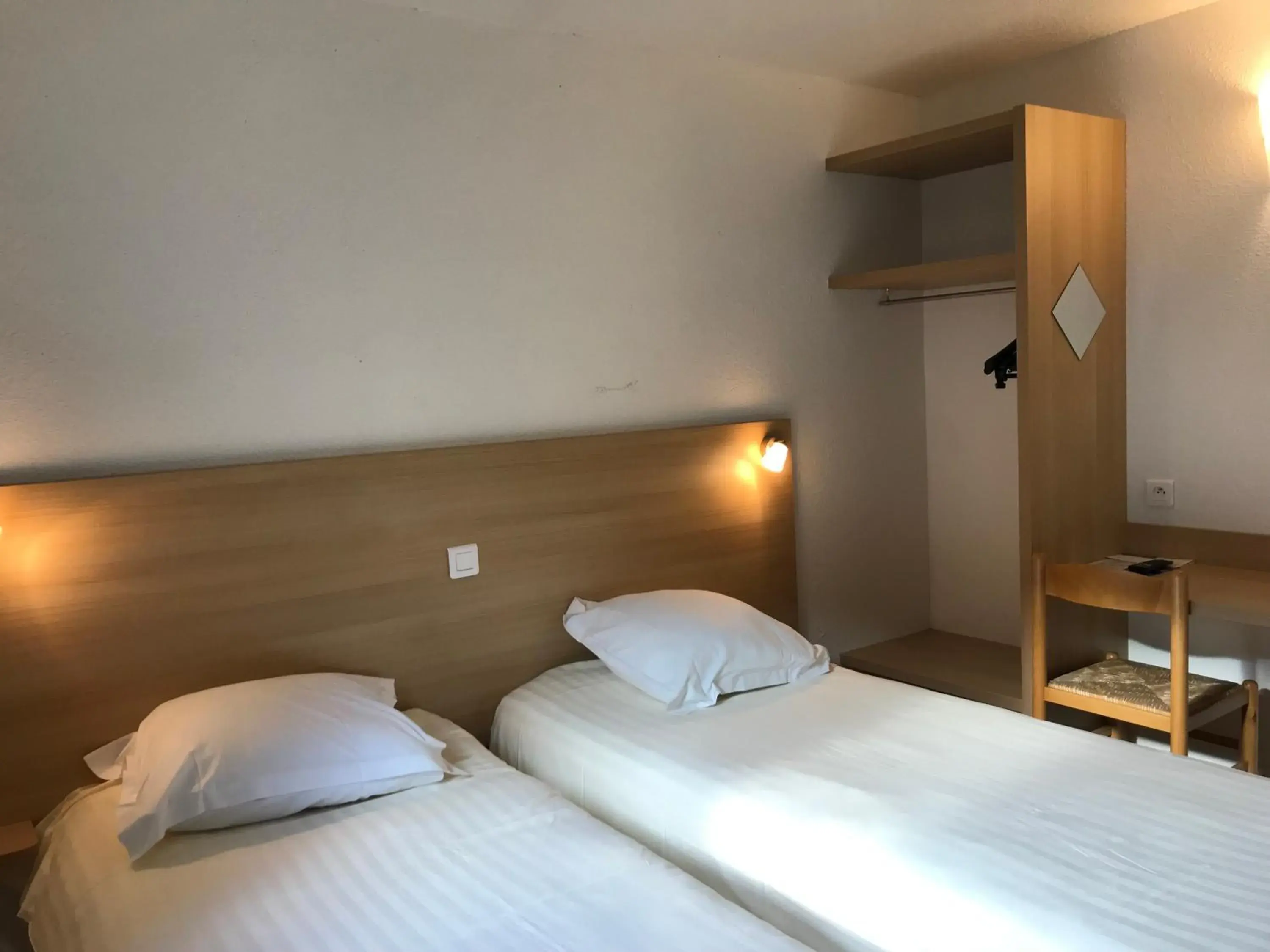 Standard Twin Room in Brit Hotel Essentiel Deltour Mende Standard Twin Room in Brit Hotel Essentiel Deltour Mende