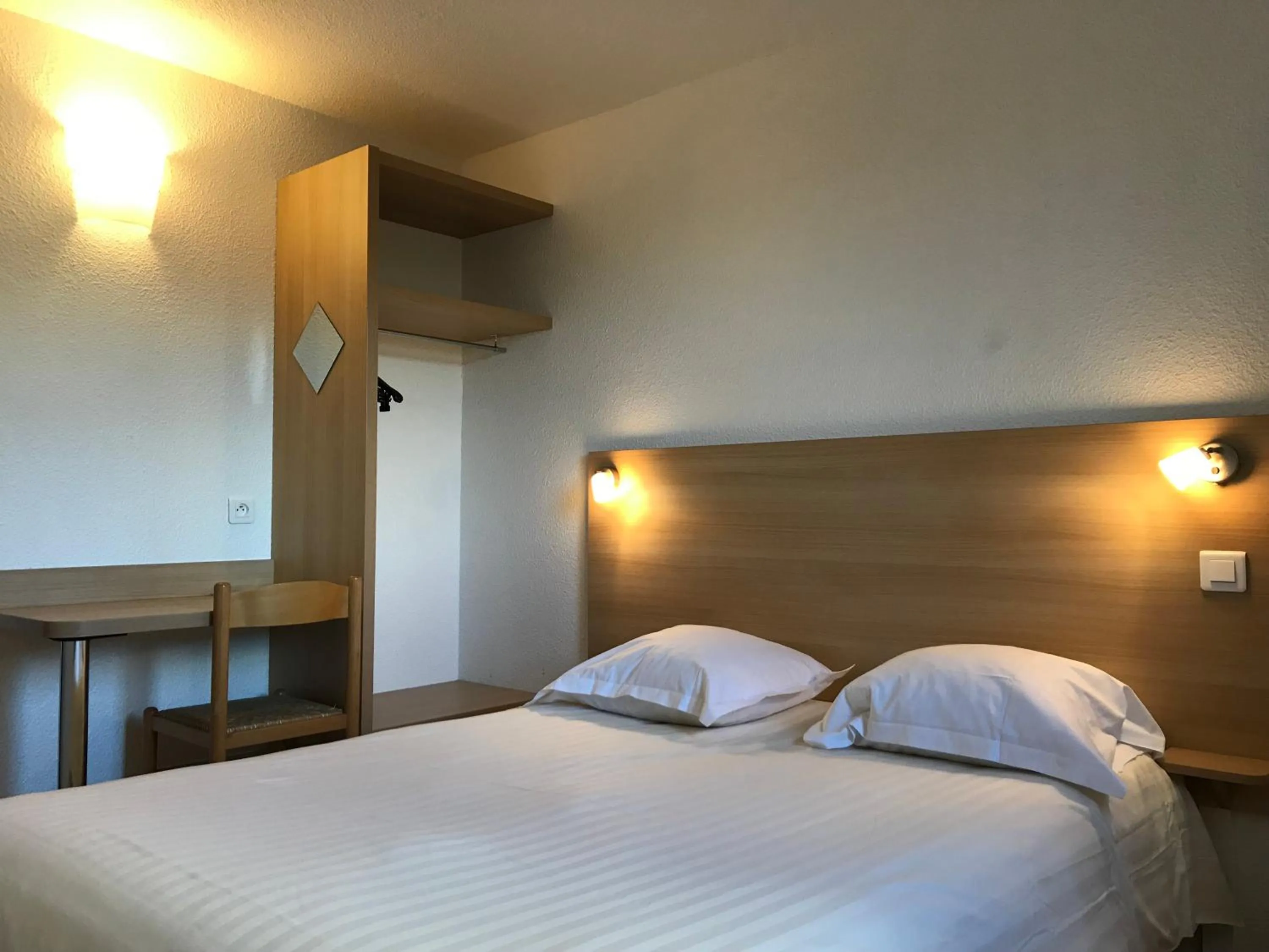 Bedroom, Bed in Brit Hotel Essentiel Deltour Mende