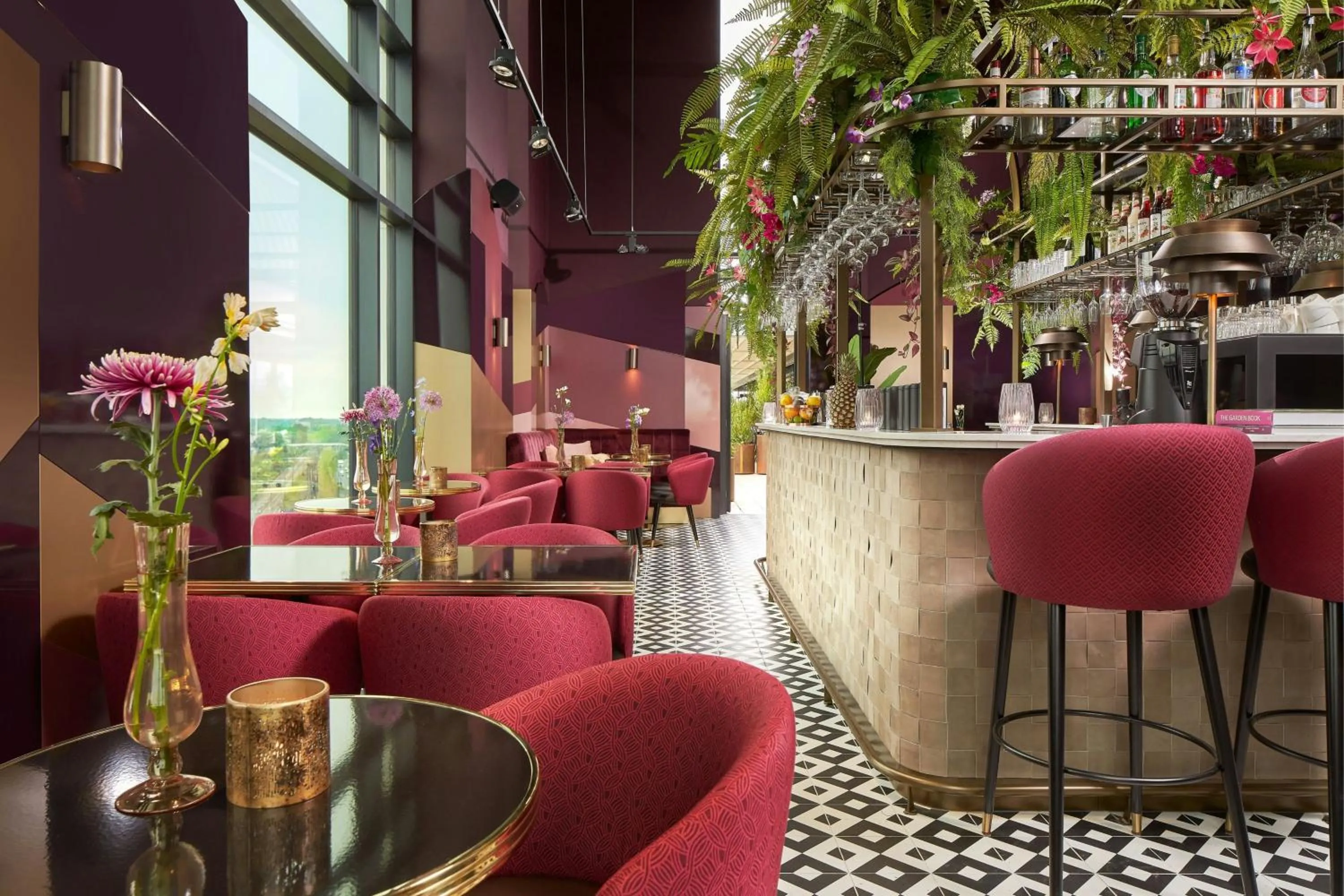 Lounge or bar in The Den, 's-Hertogenbosch, a Tribute Portfolio Hotel