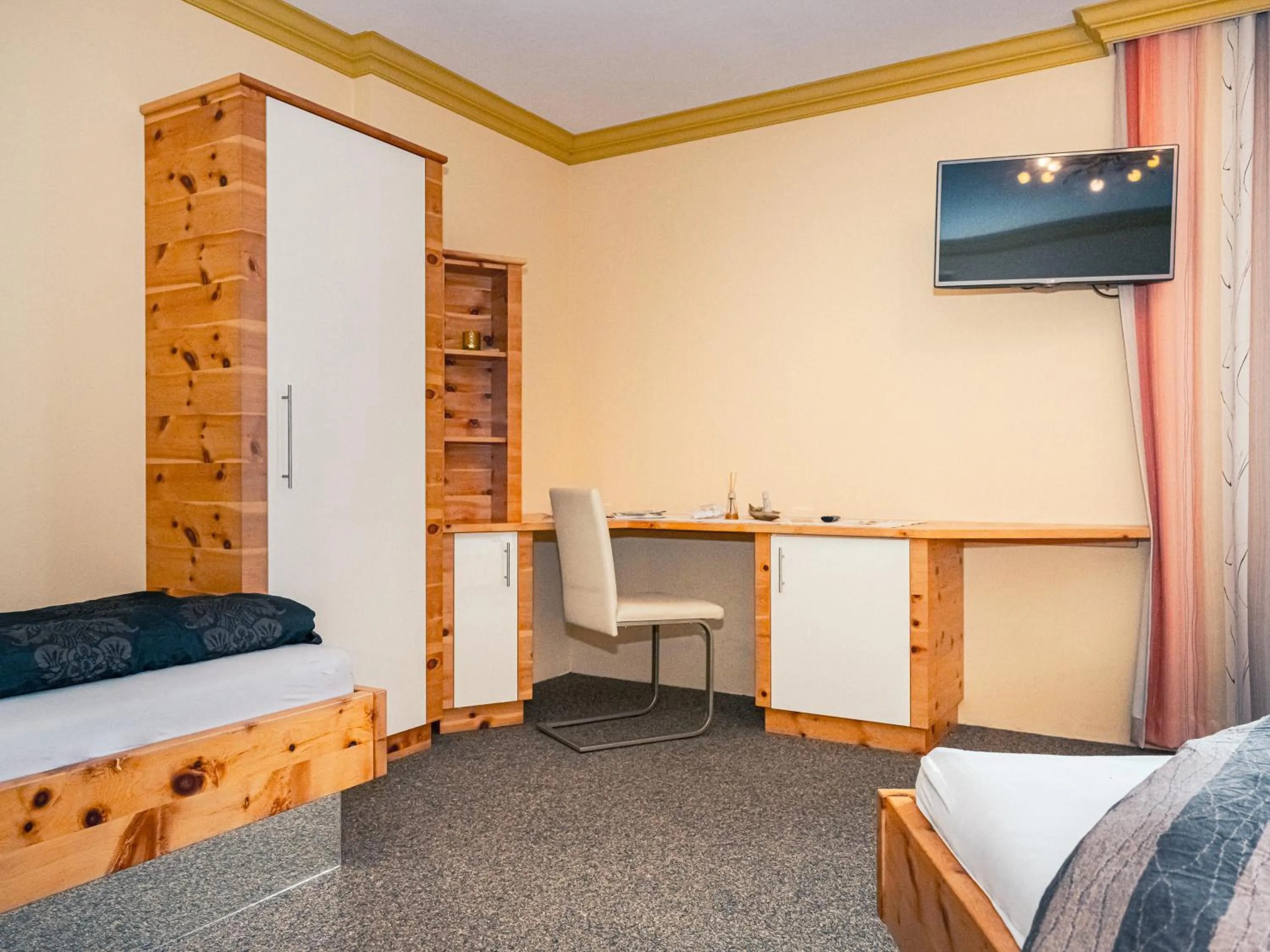 Communal lounge/ TV room in Zirben Diamant Rooms & Dogs