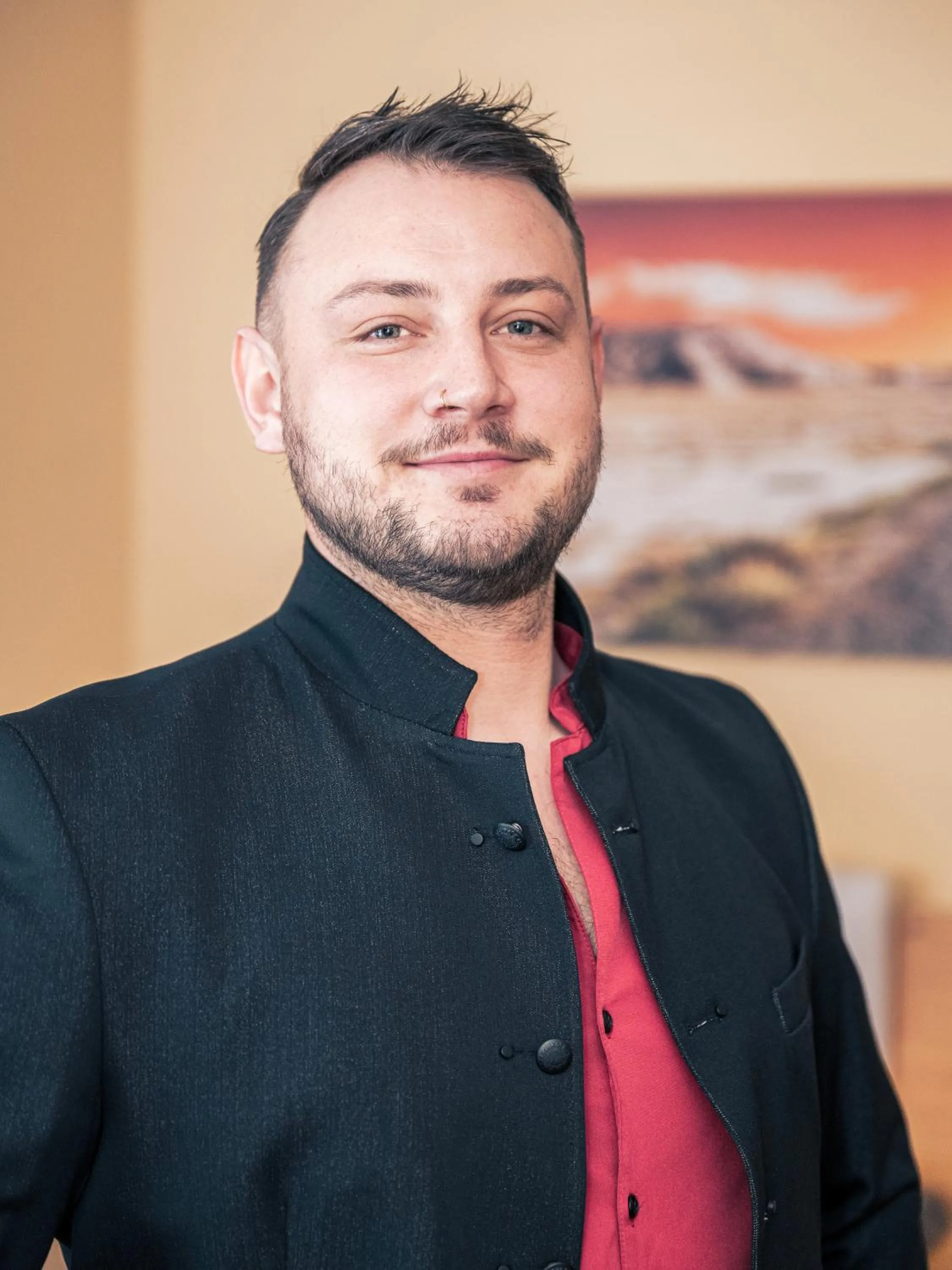 People in Zirben Diamant Rooms & Dogs