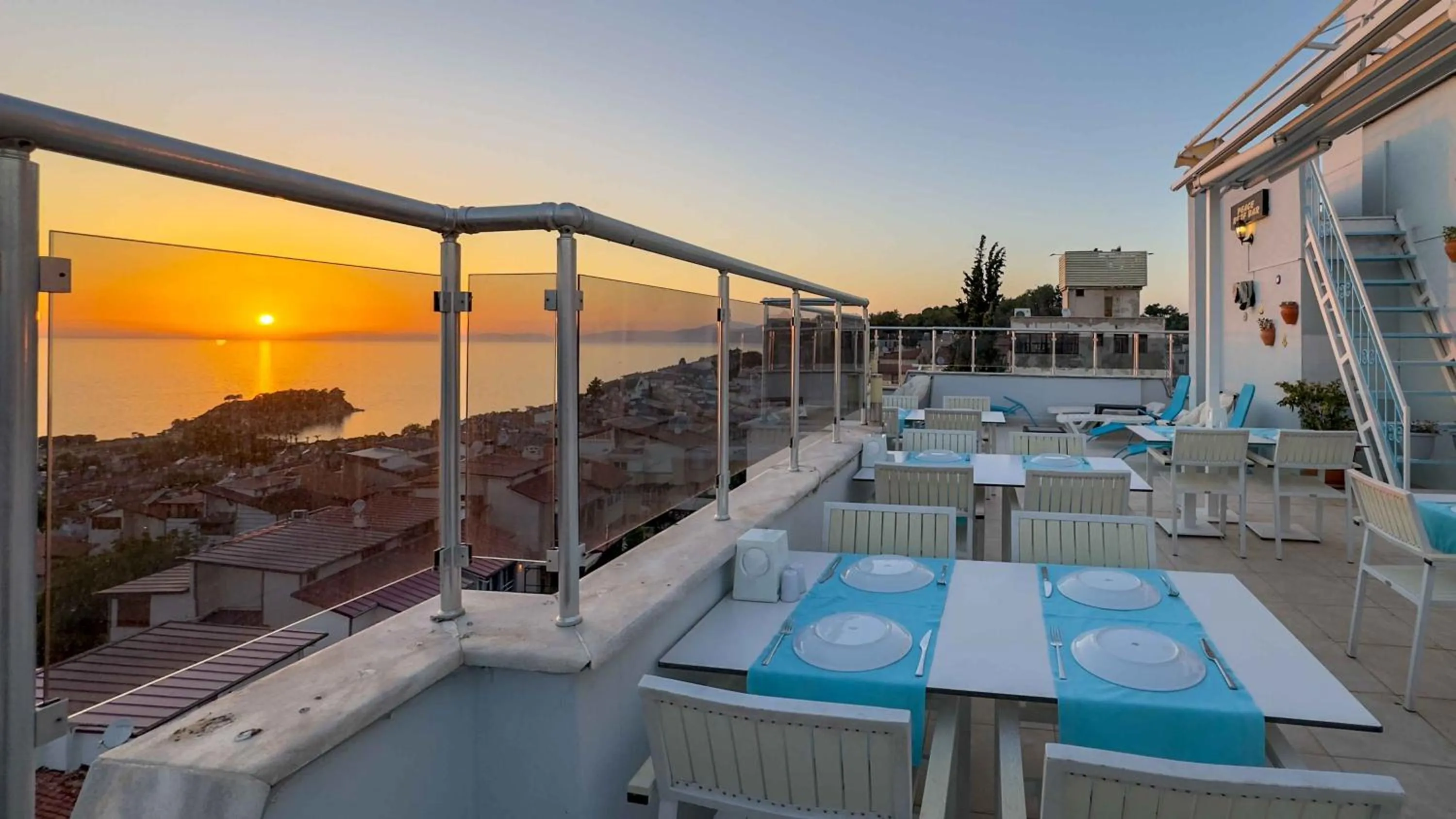 Restaurant/places to eat in La Bella Suit Otel