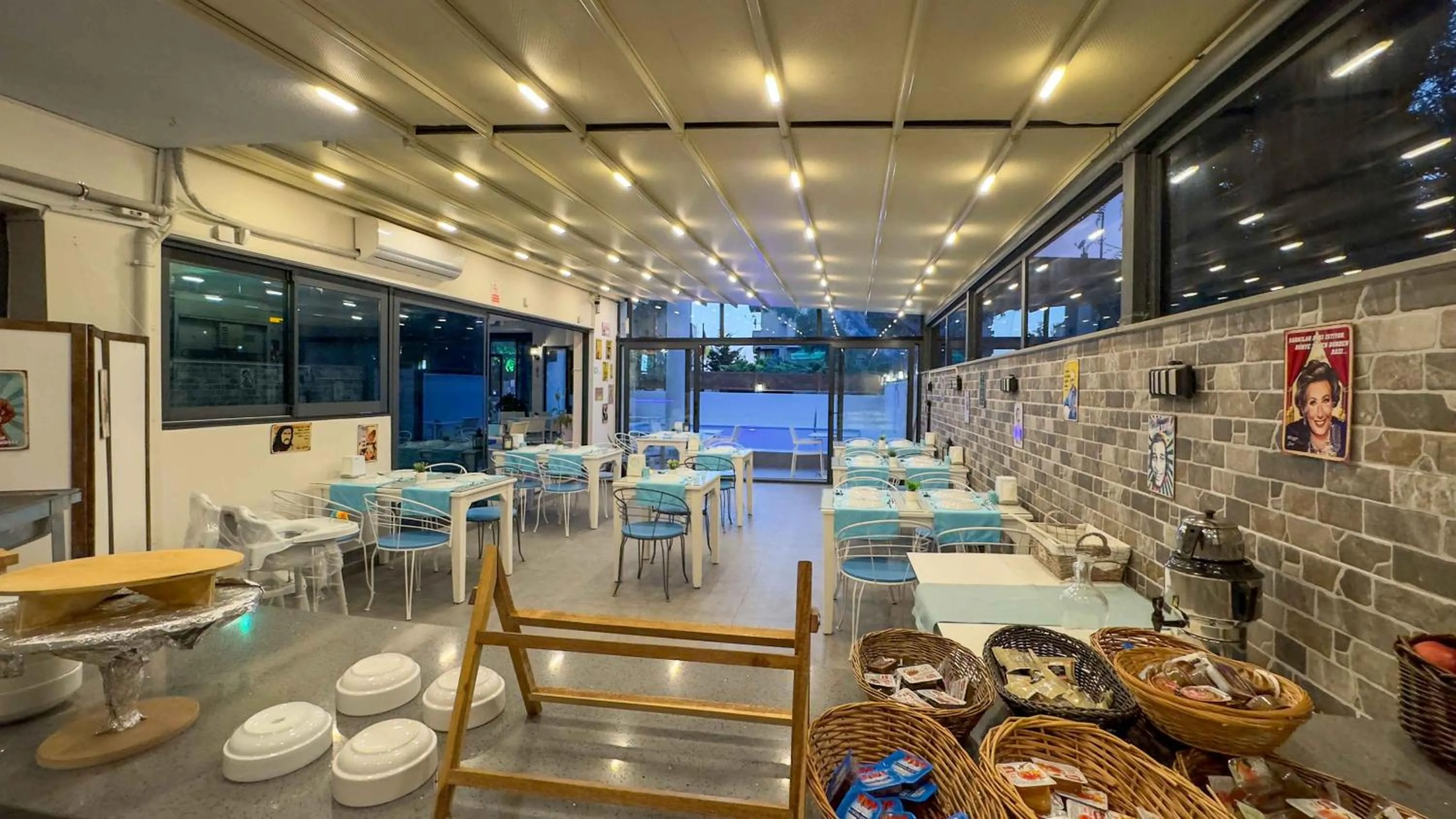 Restaurant/places to eat in La Bella Suit Otel