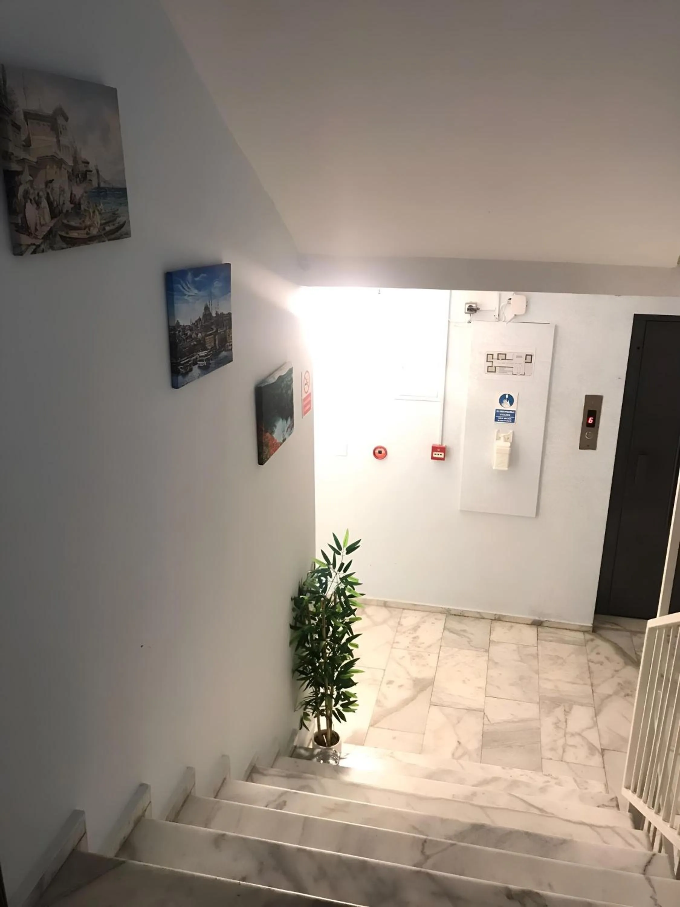 elevator in La Bella Suit Otel