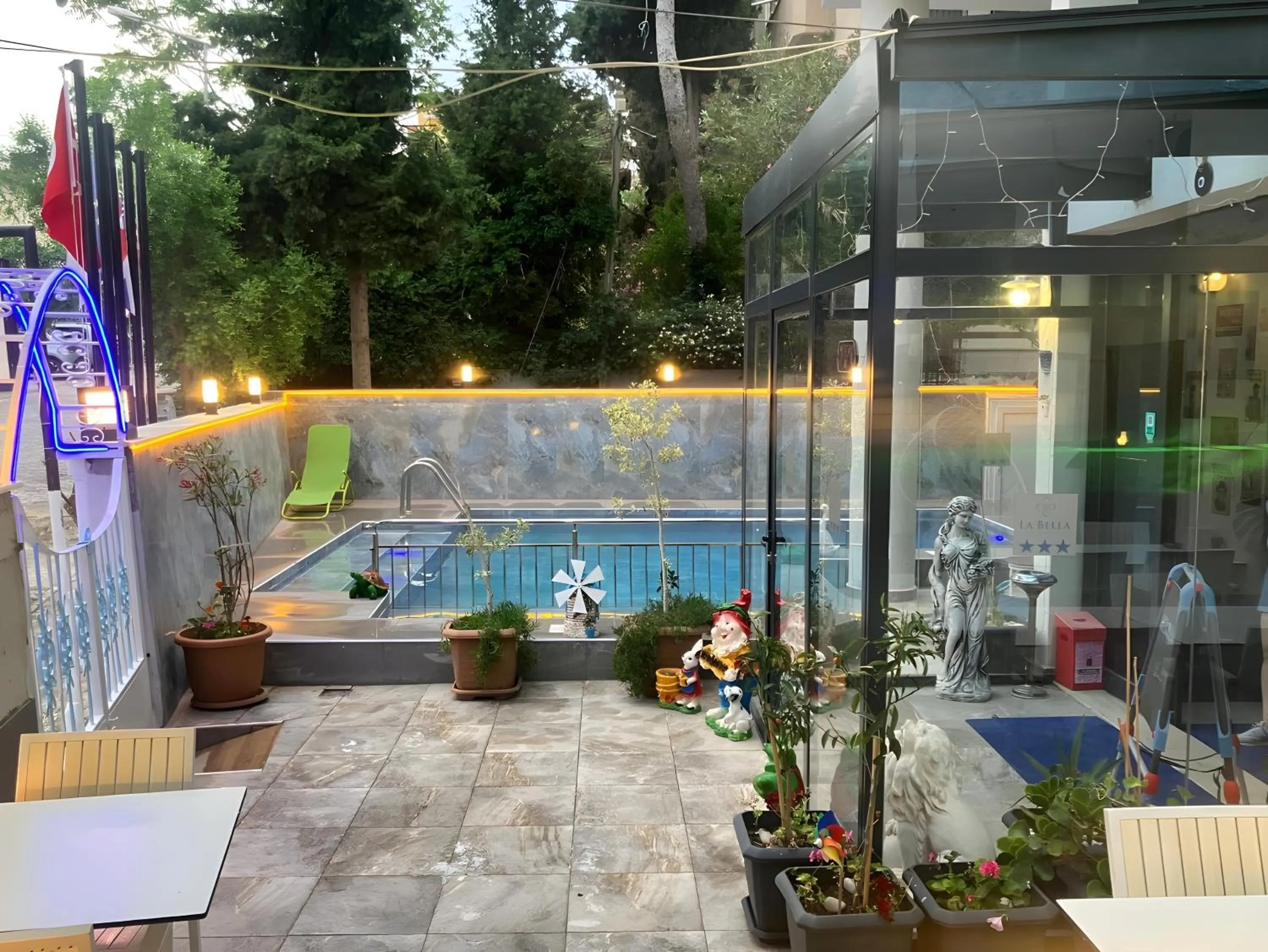 Garden in La Bella Suit Otel