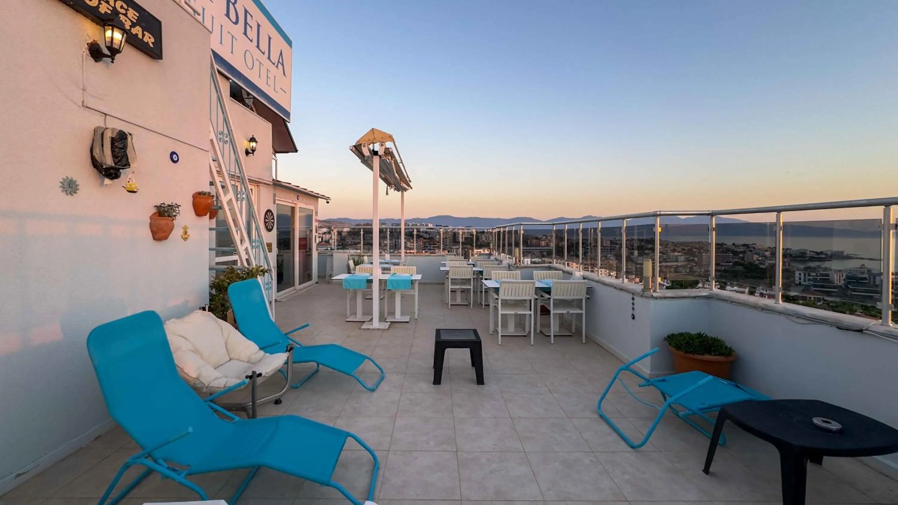 Restaurant/places to eat in La Bella Suit Otel