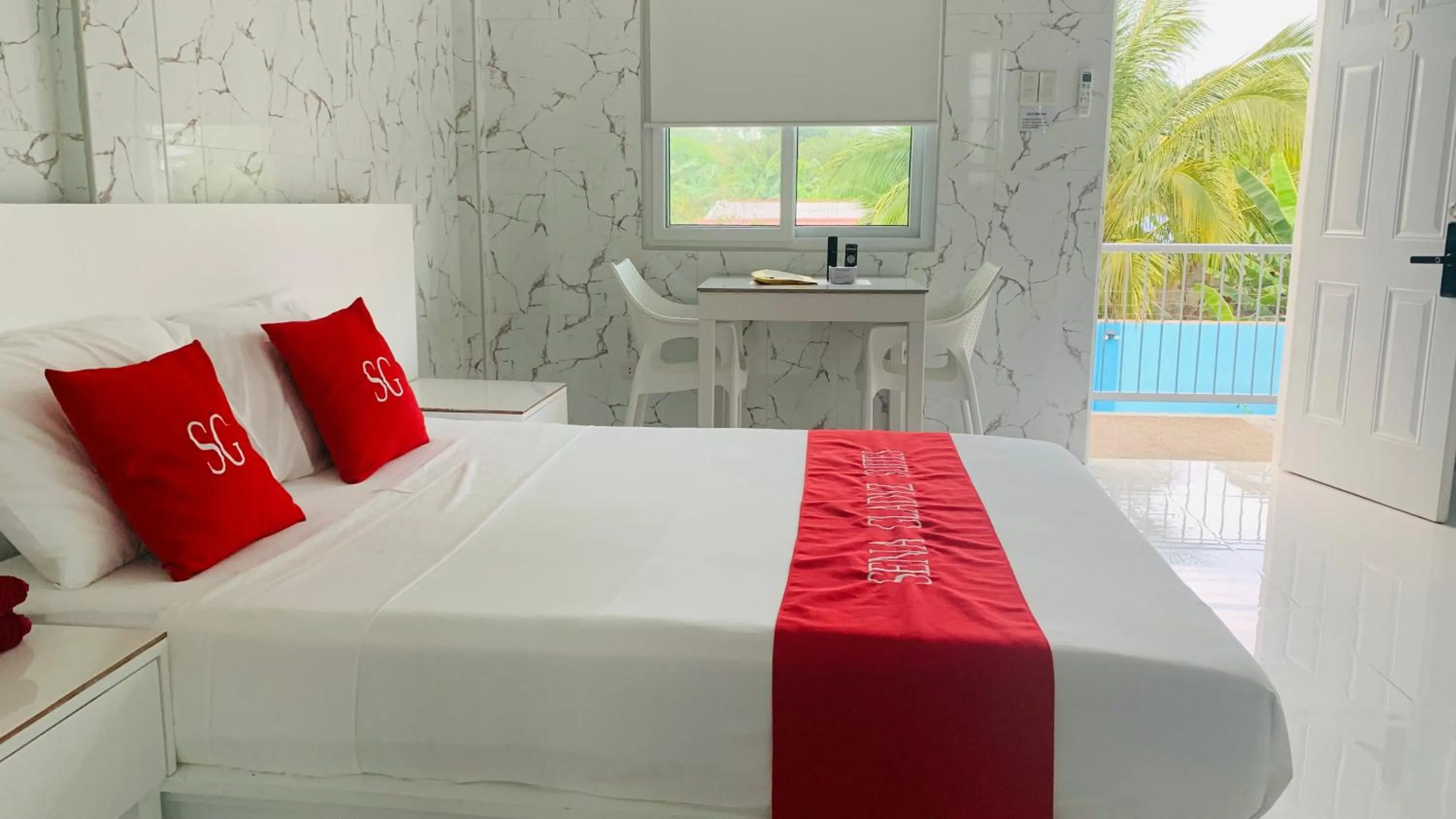 Bed in Sena Gladyz Suites