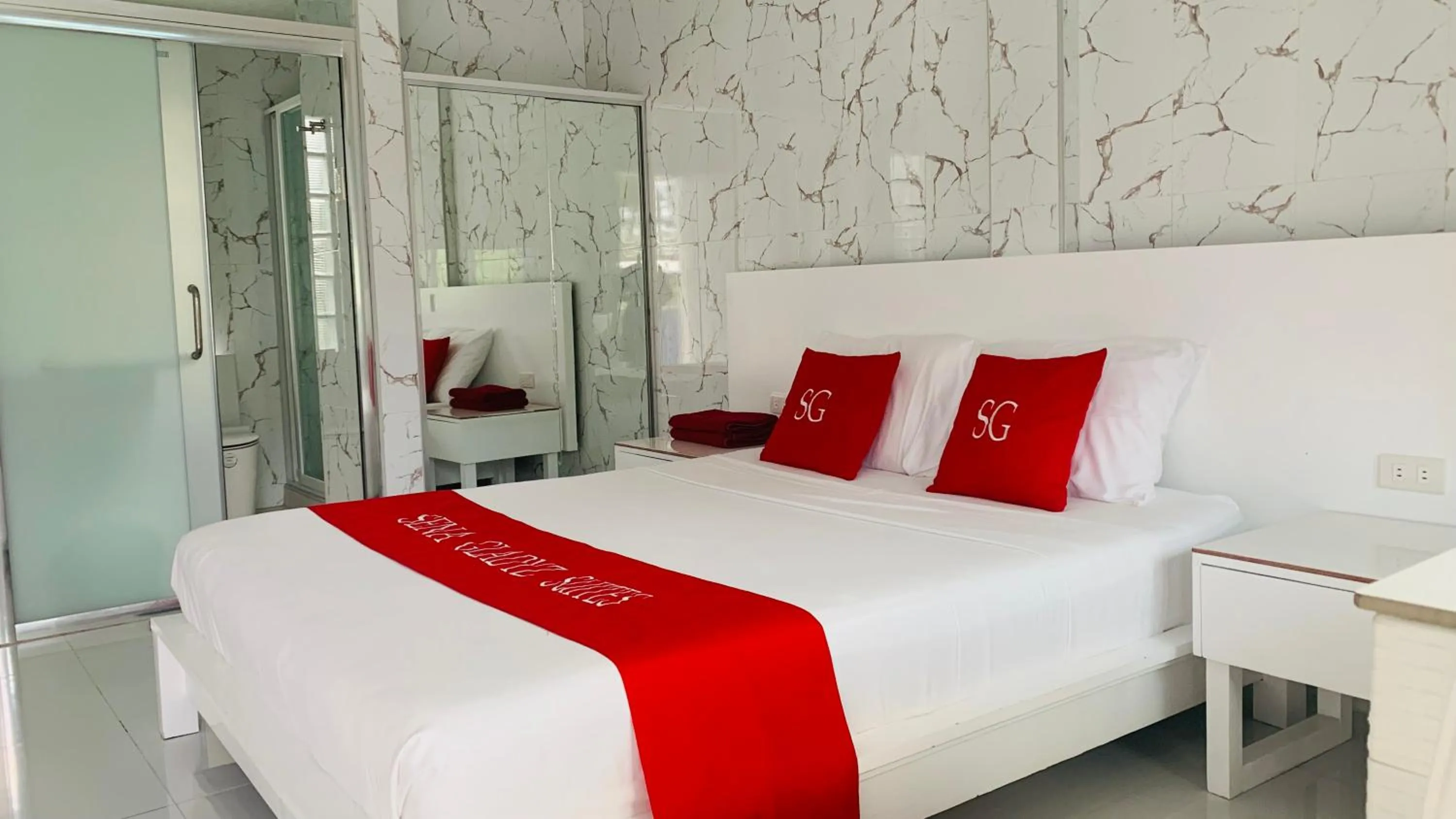 Bed in Sena Gladyz Suites