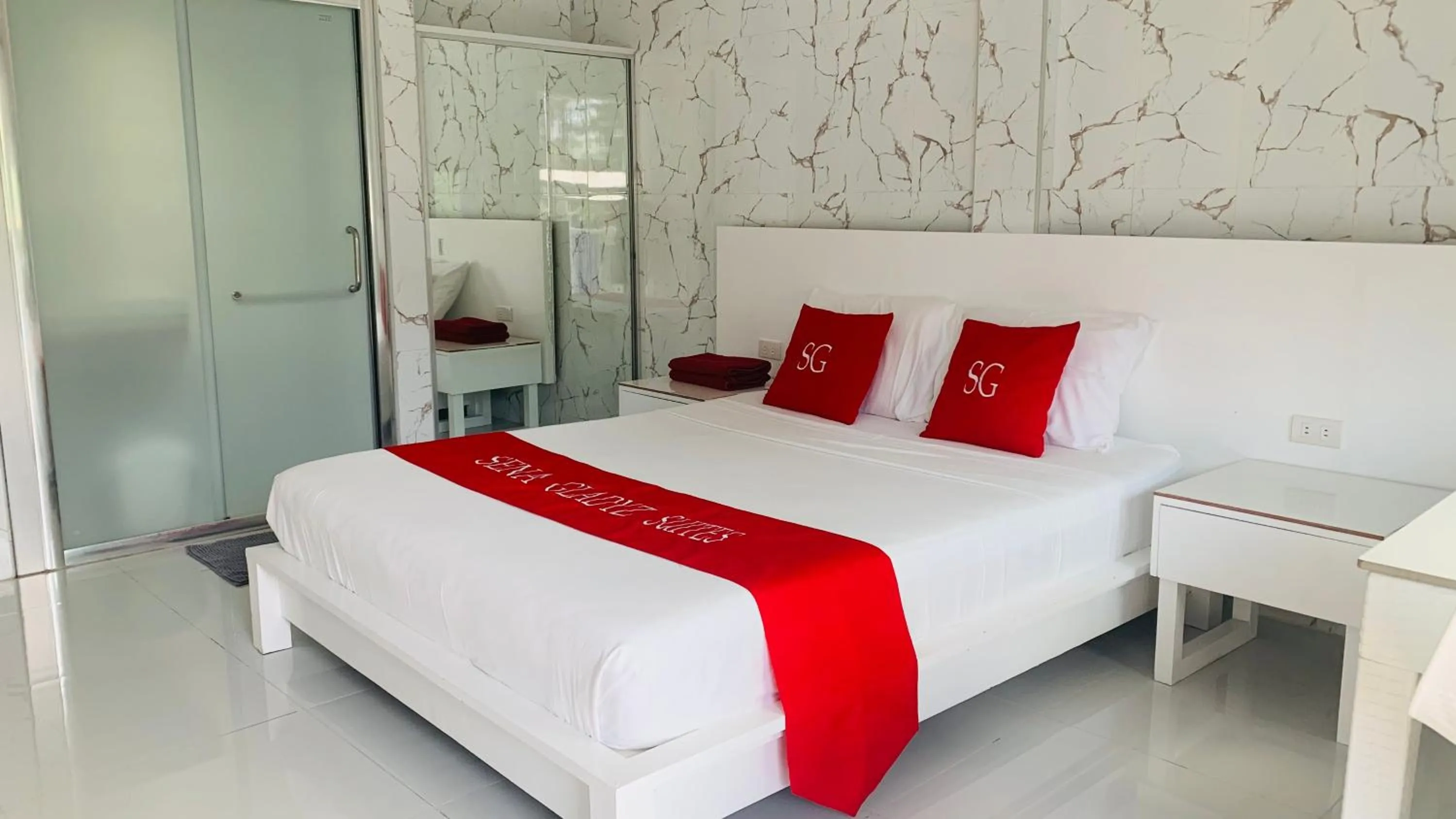 Bed in Sena Gladyz Suites
