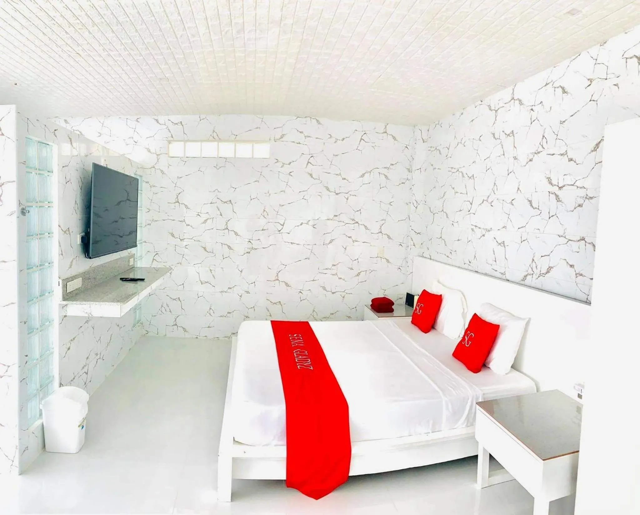 Bed in Sena Gladyz Suites