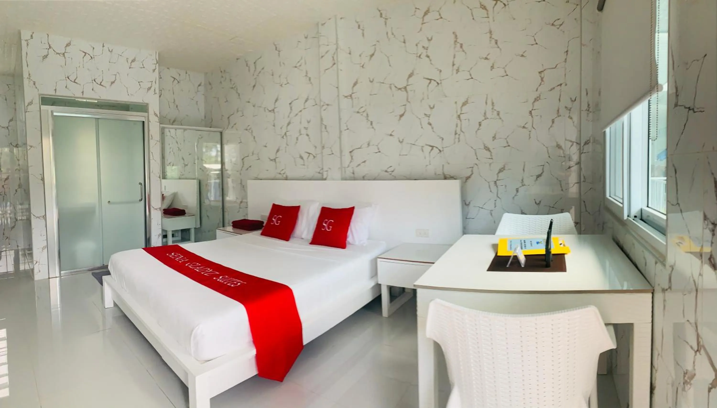 Bed in Sena Gladyz Suites