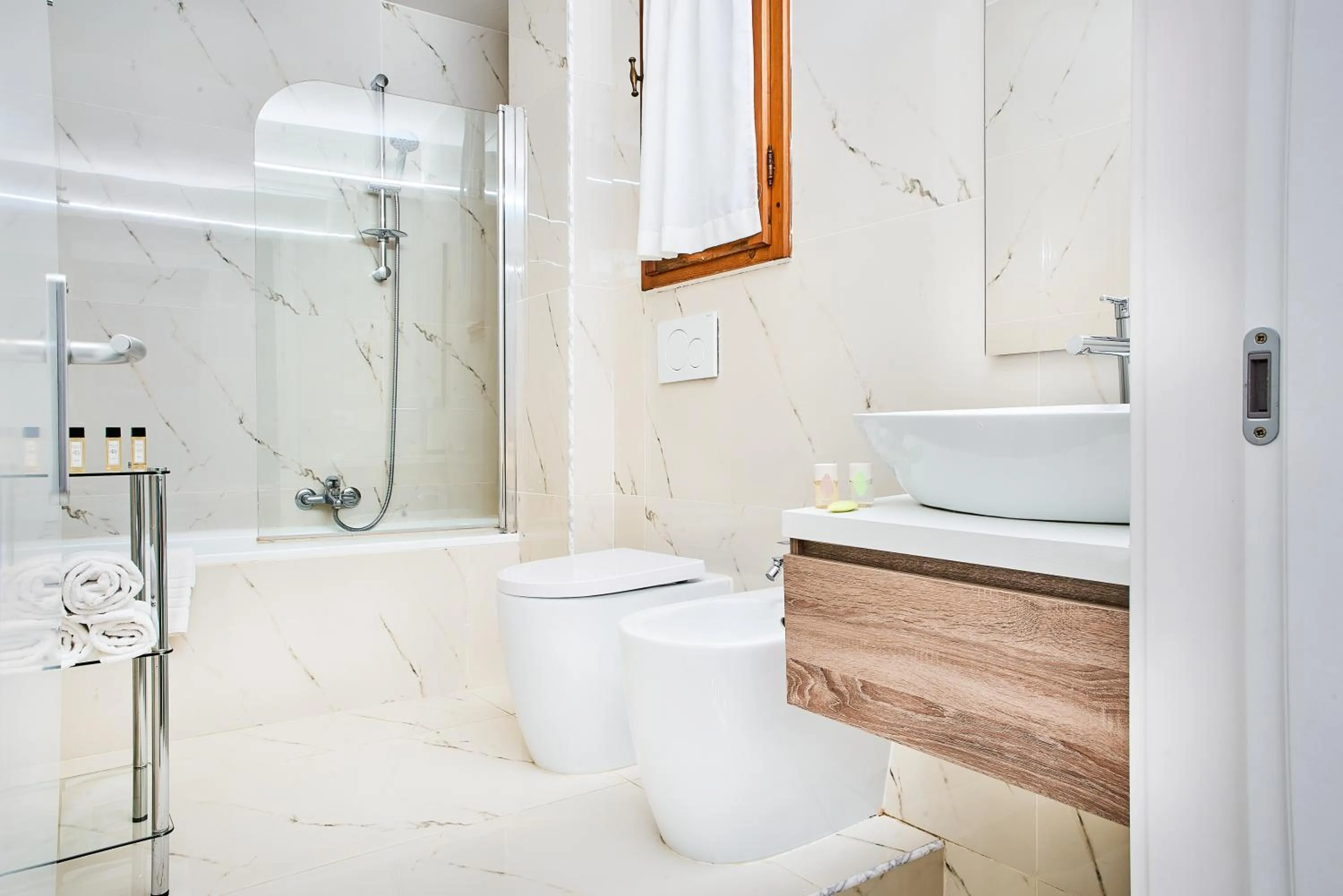 Shower in Firenze Rooms Cathedral B&B