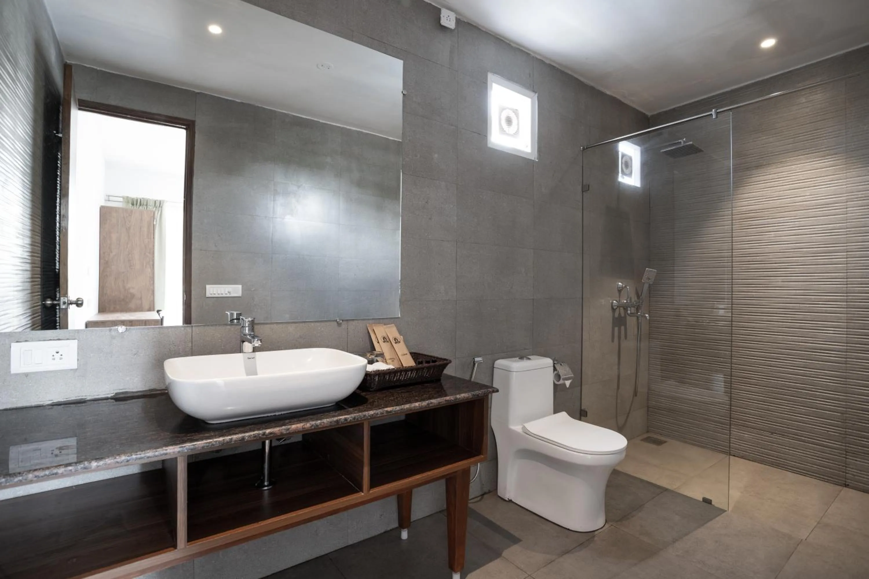 Bathroom in Sibaya Beach Resort, Morjim