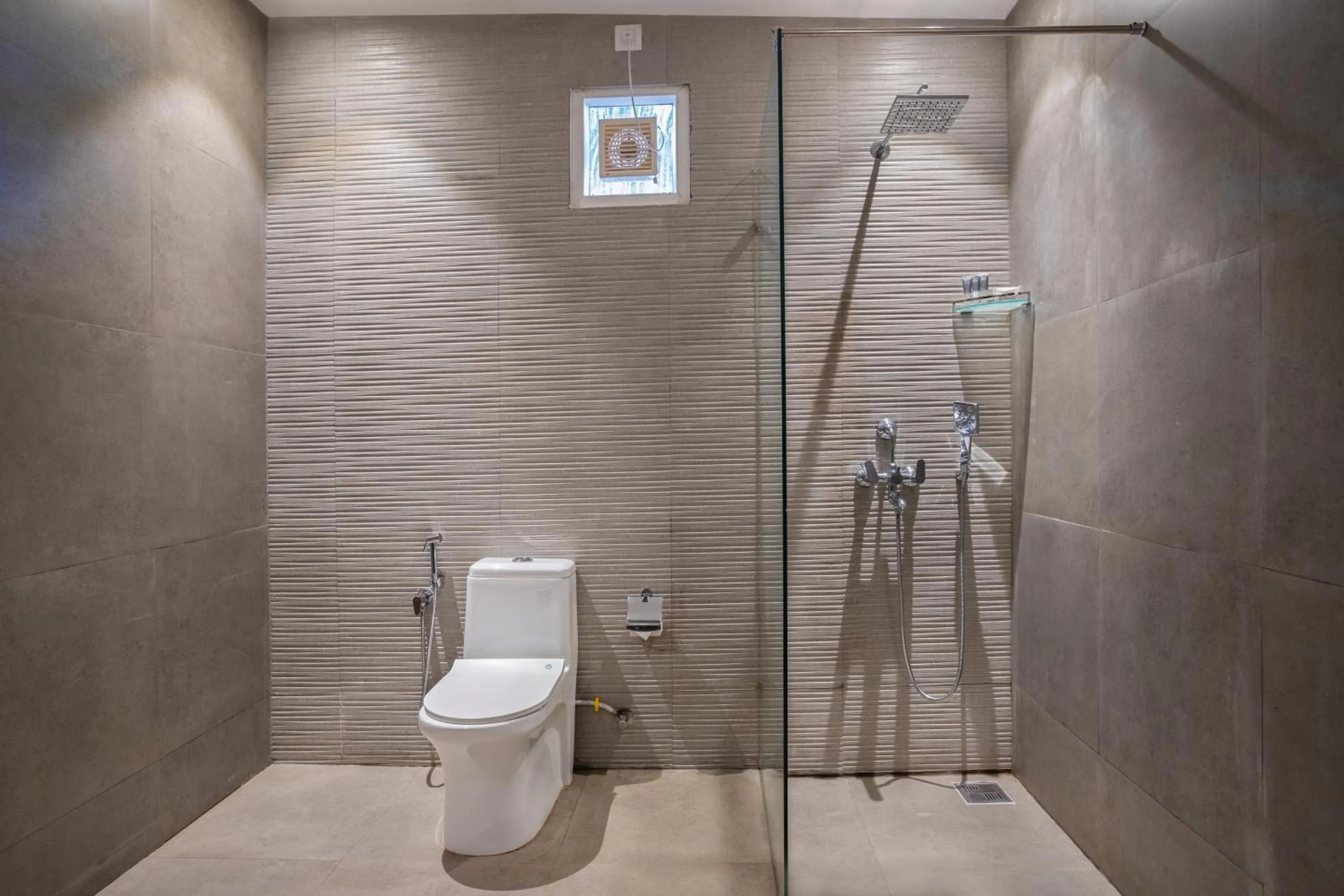 Shower in Sibaya Beach Resort, Morjim