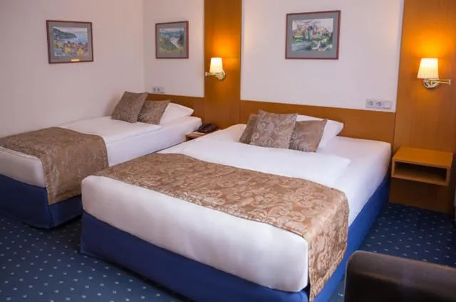 Bed in Hotel Brunnenhof