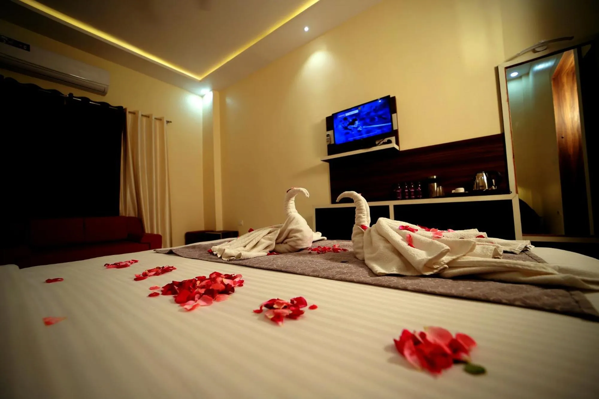 Bed in The Grand Jabalpur