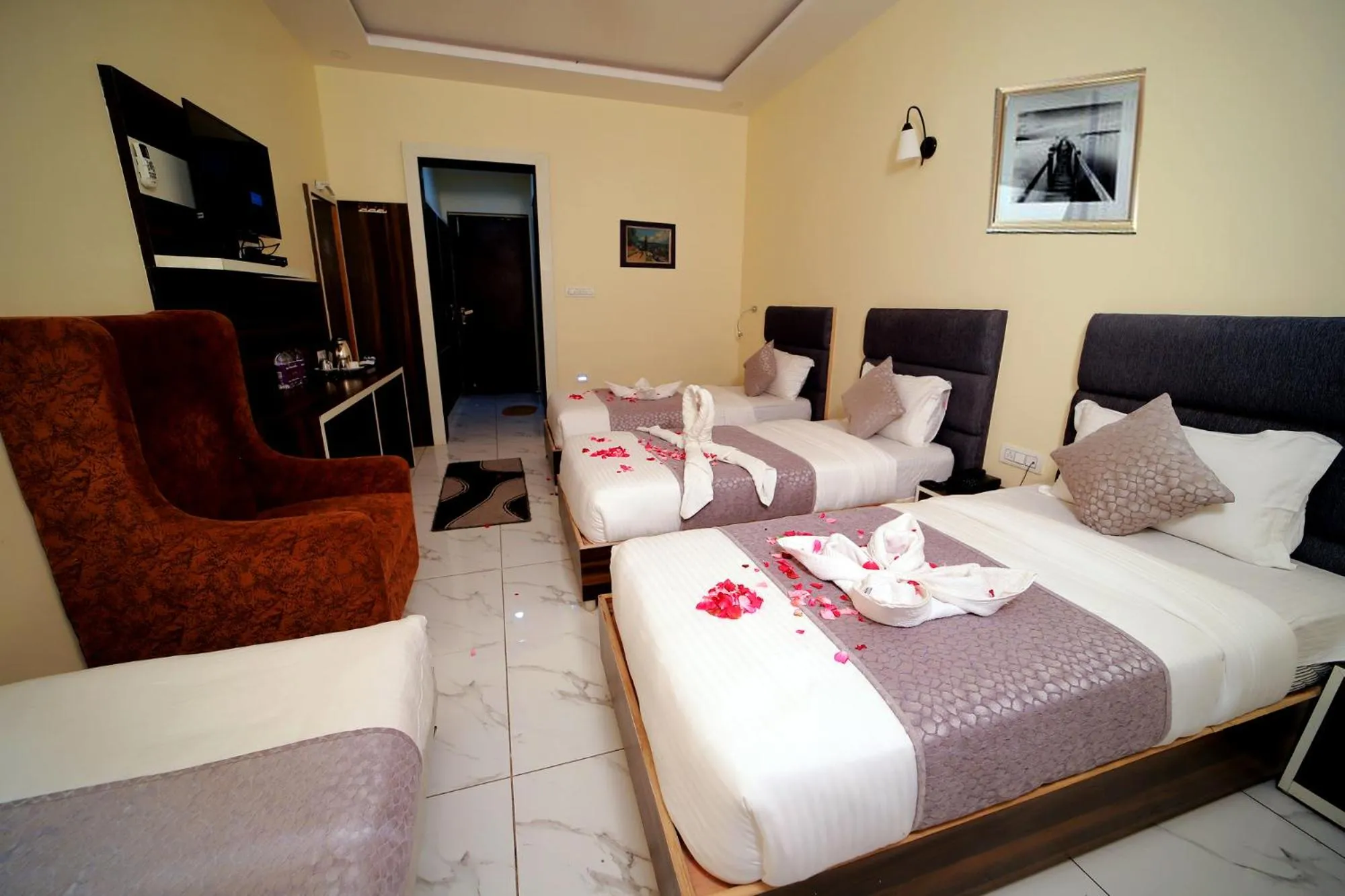 Photo of the whole room, Bed in The Grand Jabalpur