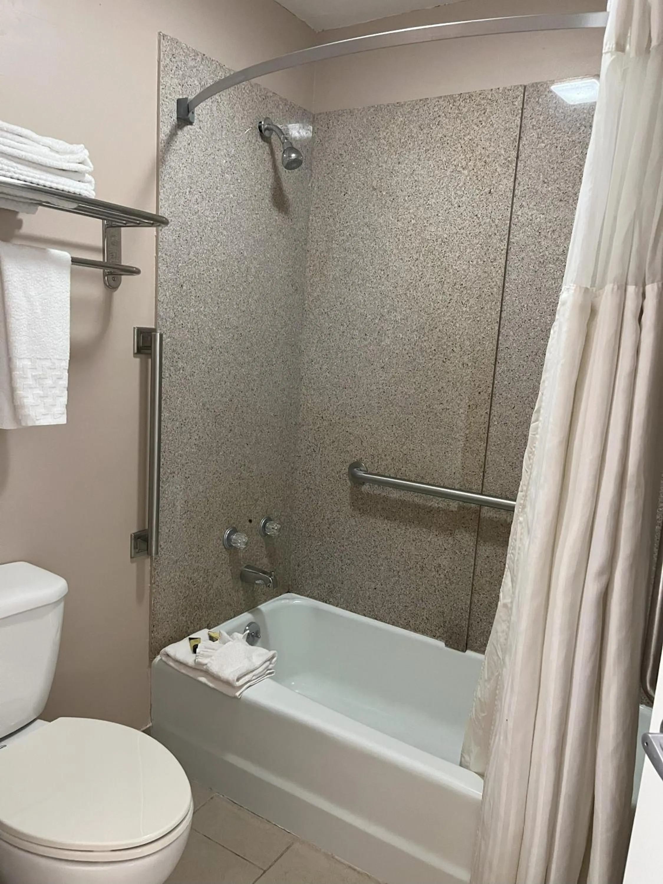 Shower in Pinetree Inn