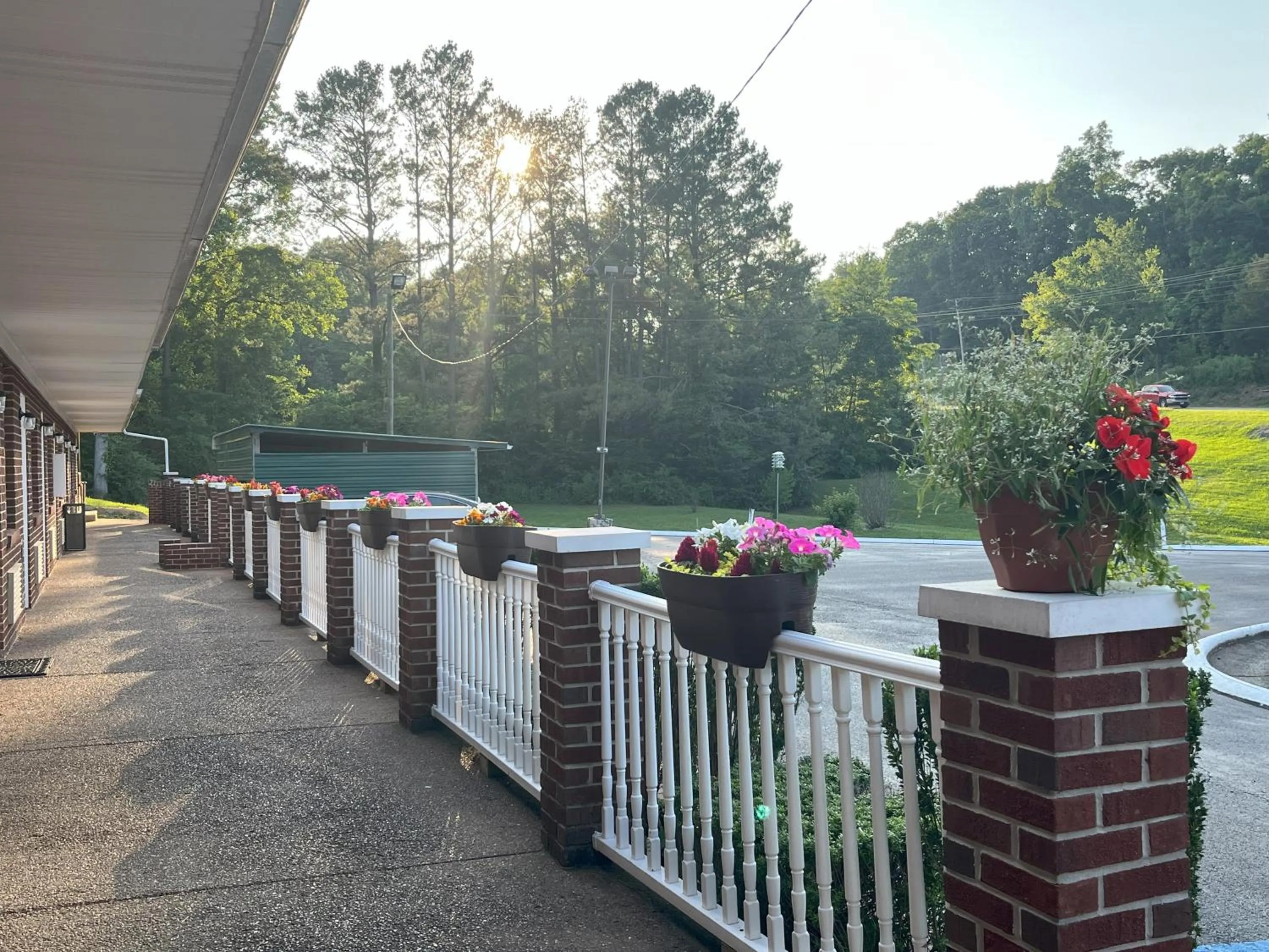 Property building in Pinetree Inn