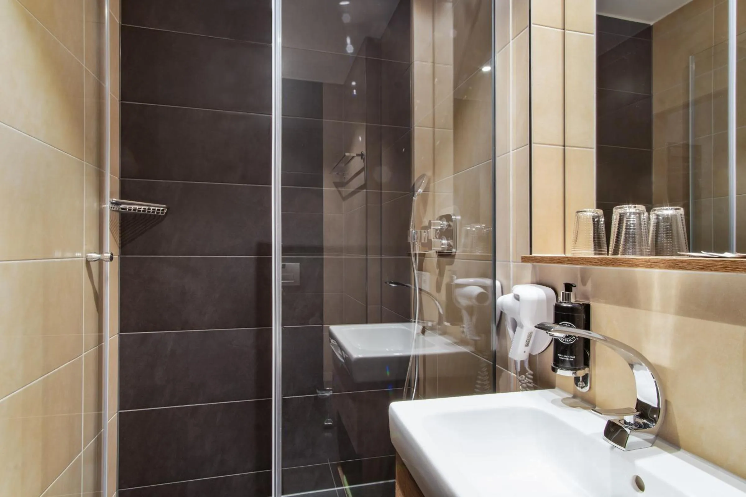 Bathroom in Hotel Wettiner Hof