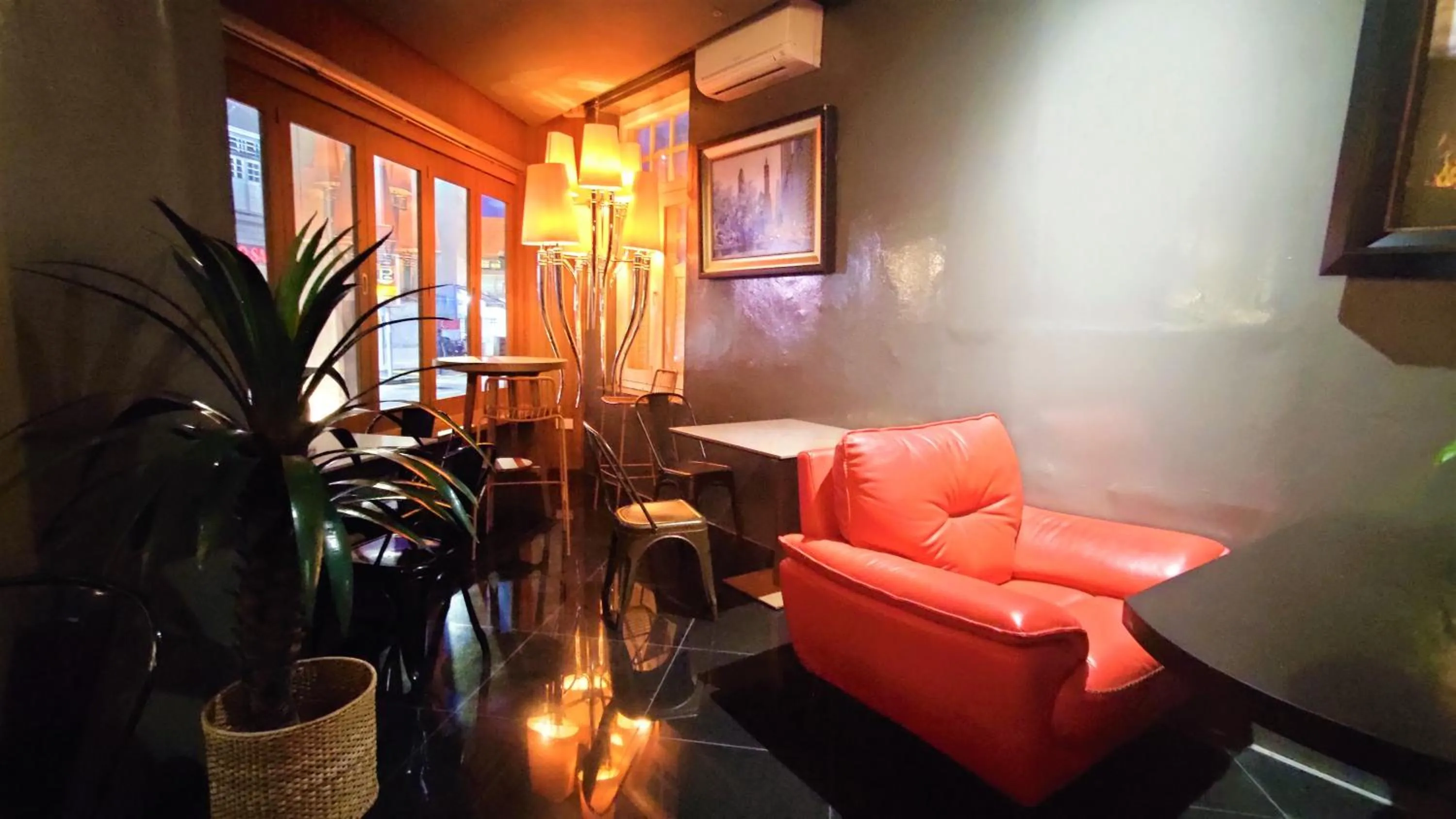 Restaurant/places to eat in Hotel 1929