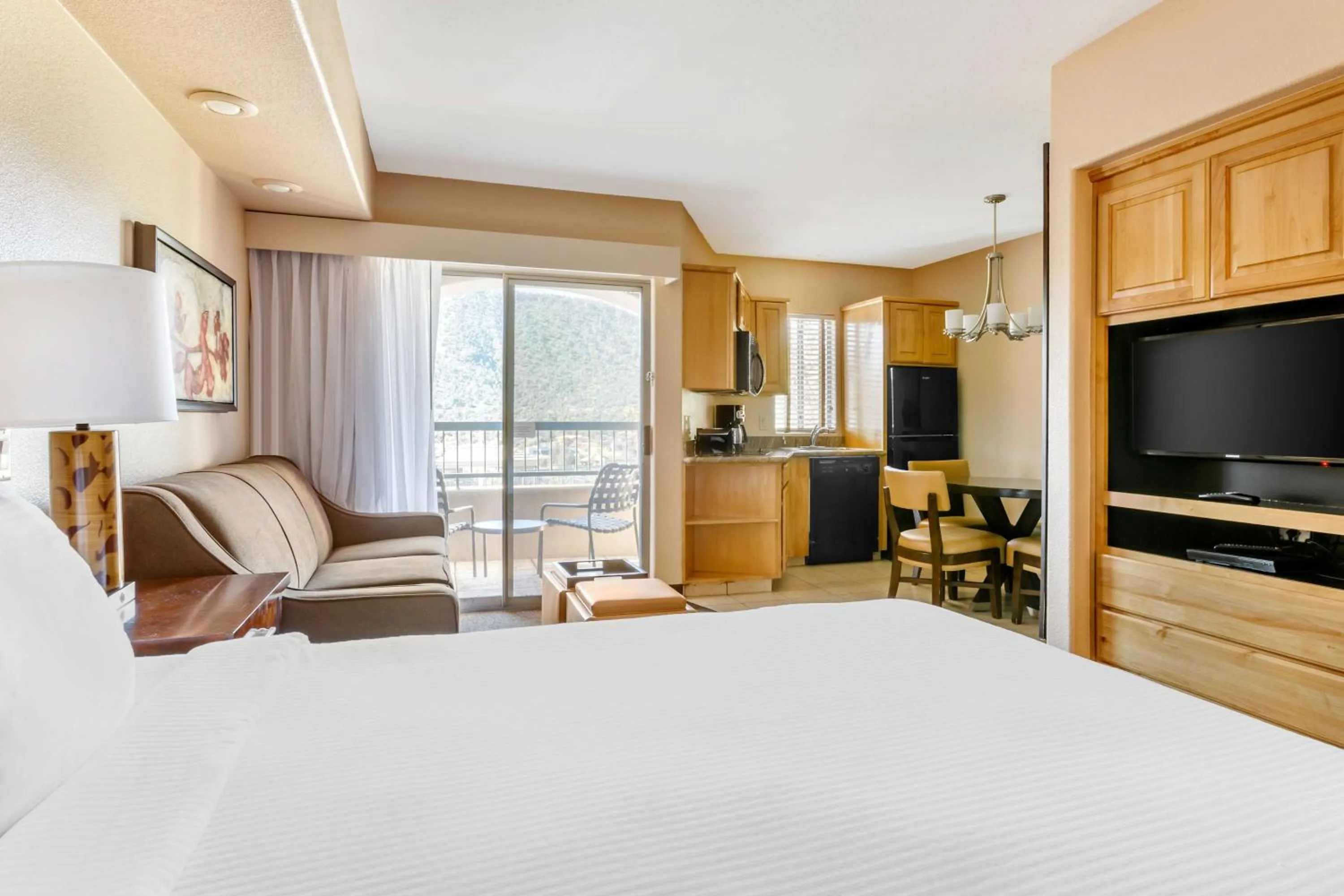 Kitchen or kitchenette, Bed in Hilton Vacation Club Ridge on Sedona