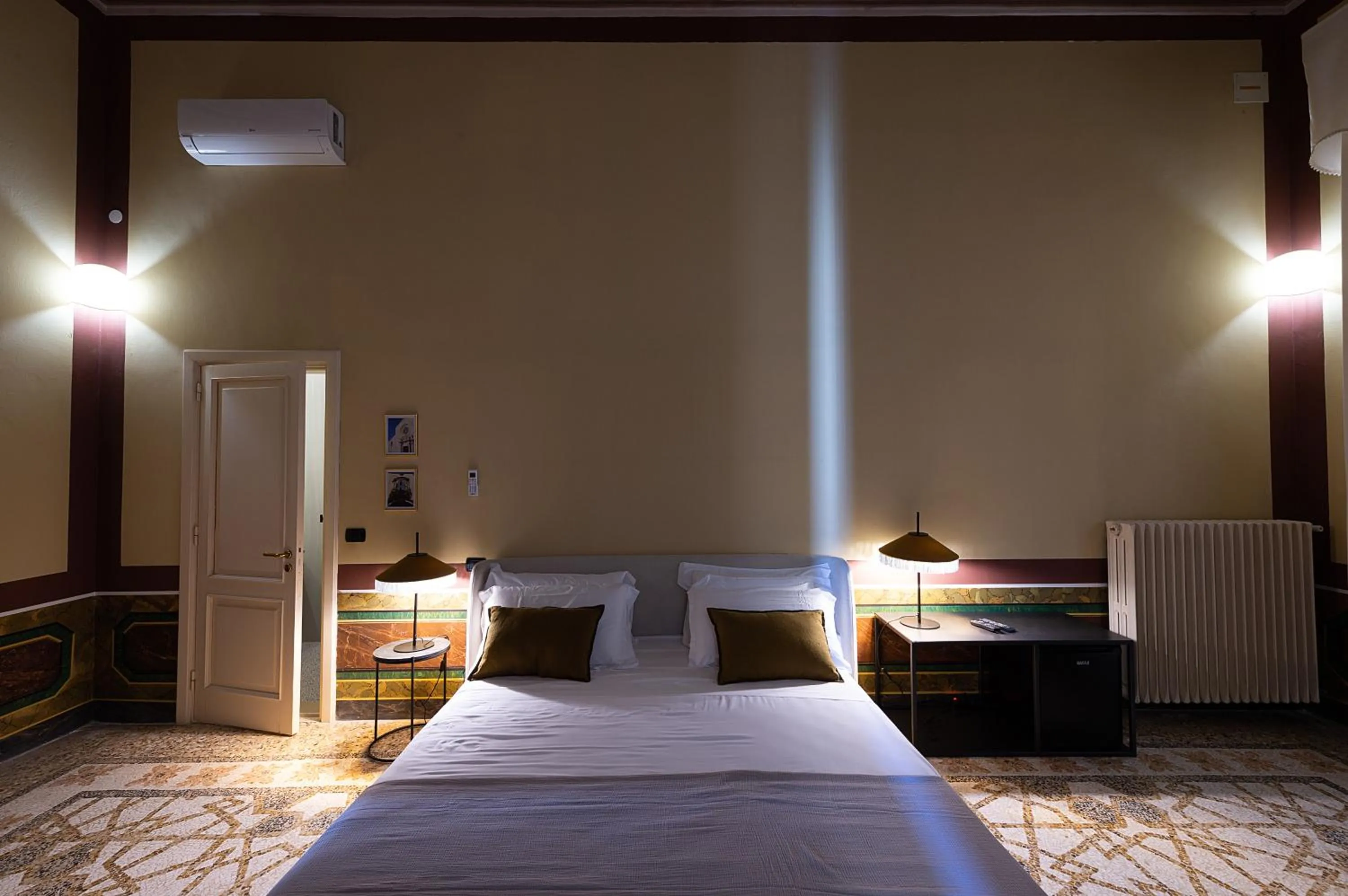 Photo of the whole room, Bed in Palazzo Francesco Grassi