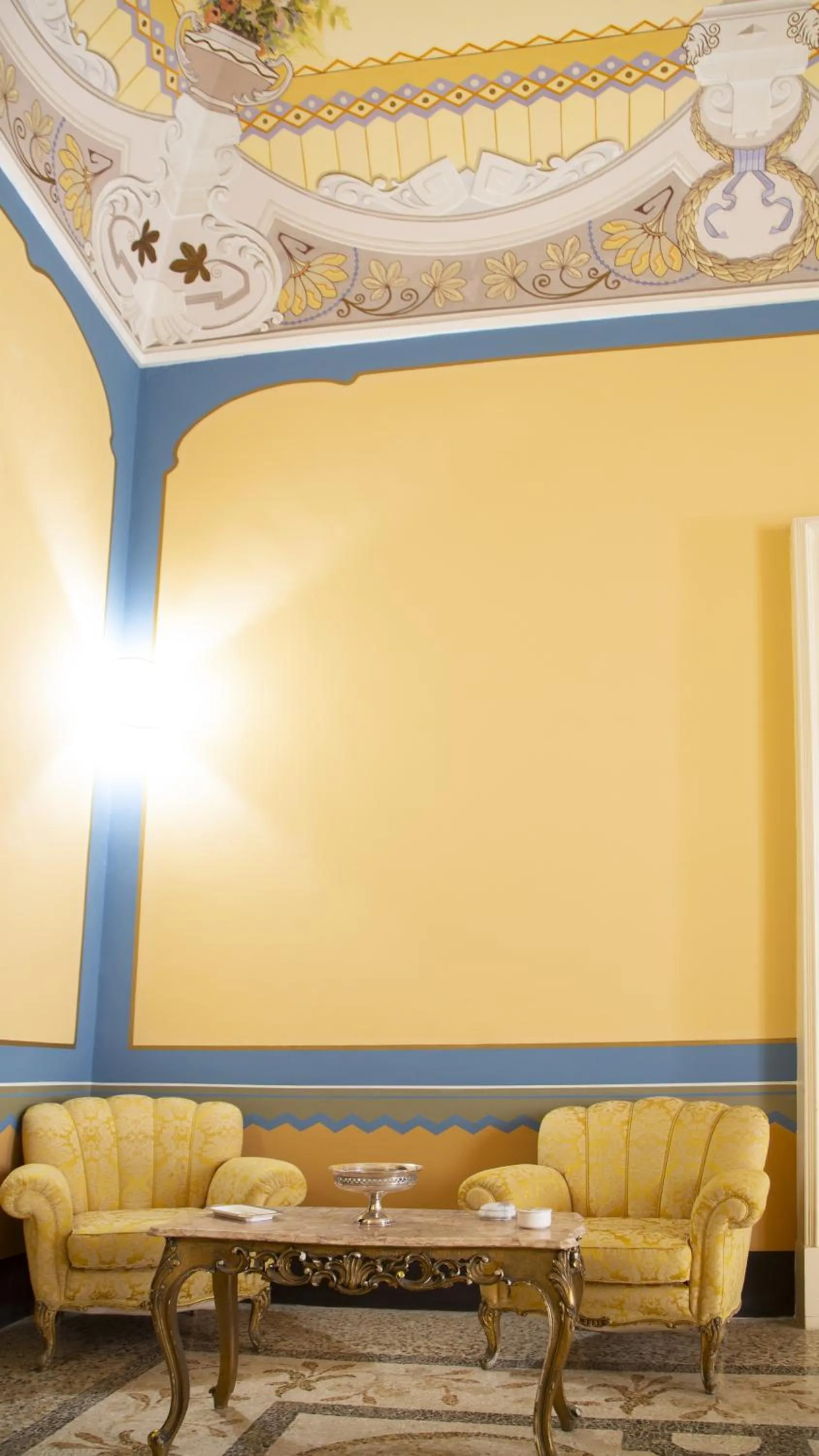 Seating area in Palazzo Francesco Grassi