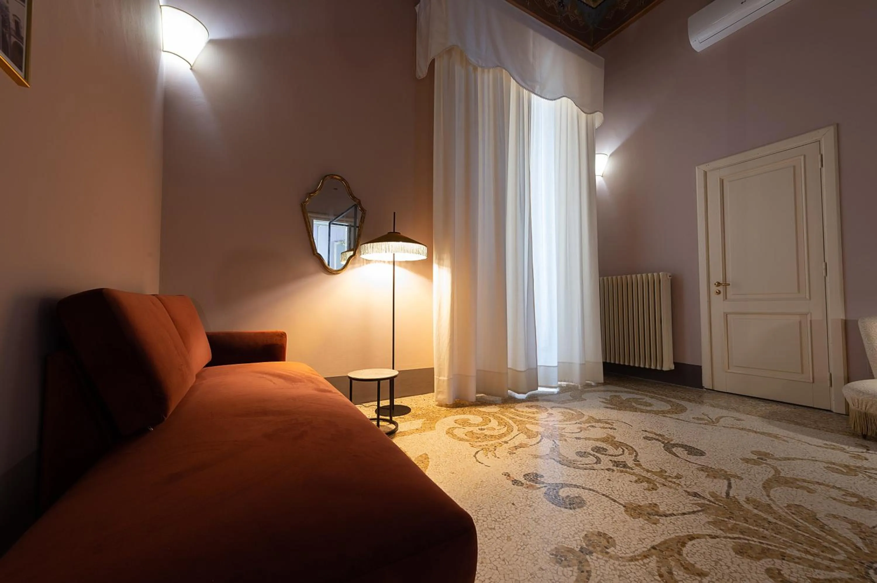 Photo of the whole room, Bed in Palazzo Francesco Grassi