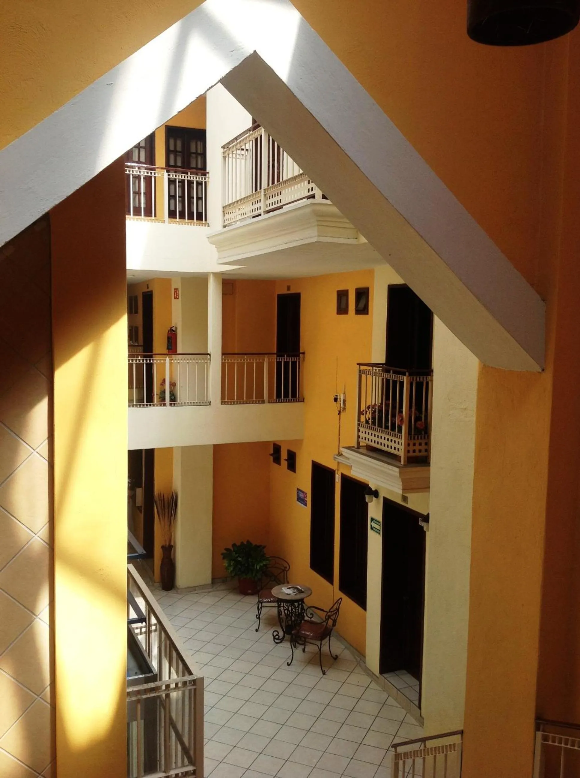 Facade/entrance in Plaza Jardin