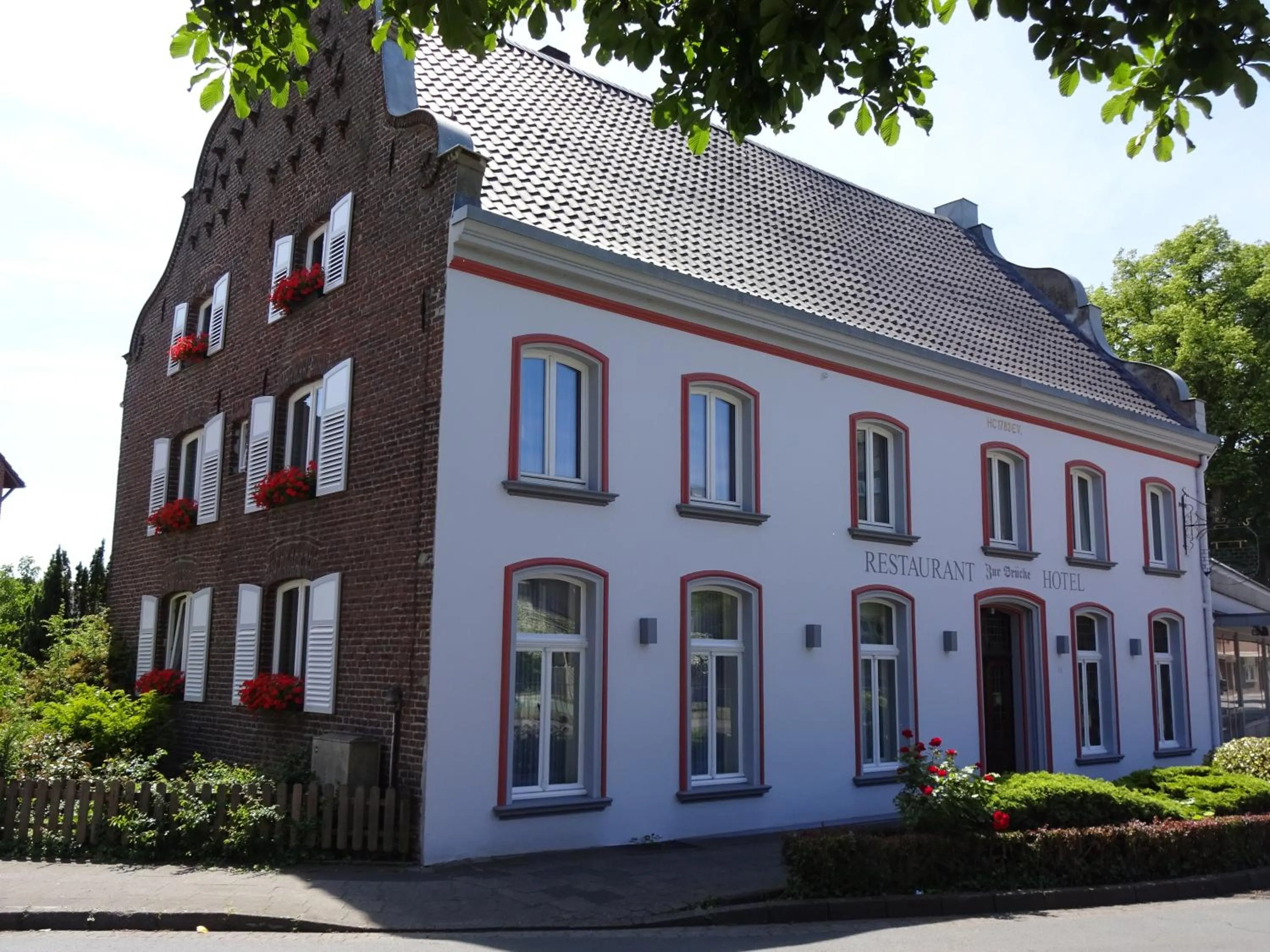 Property building in Hotel zur Brücke