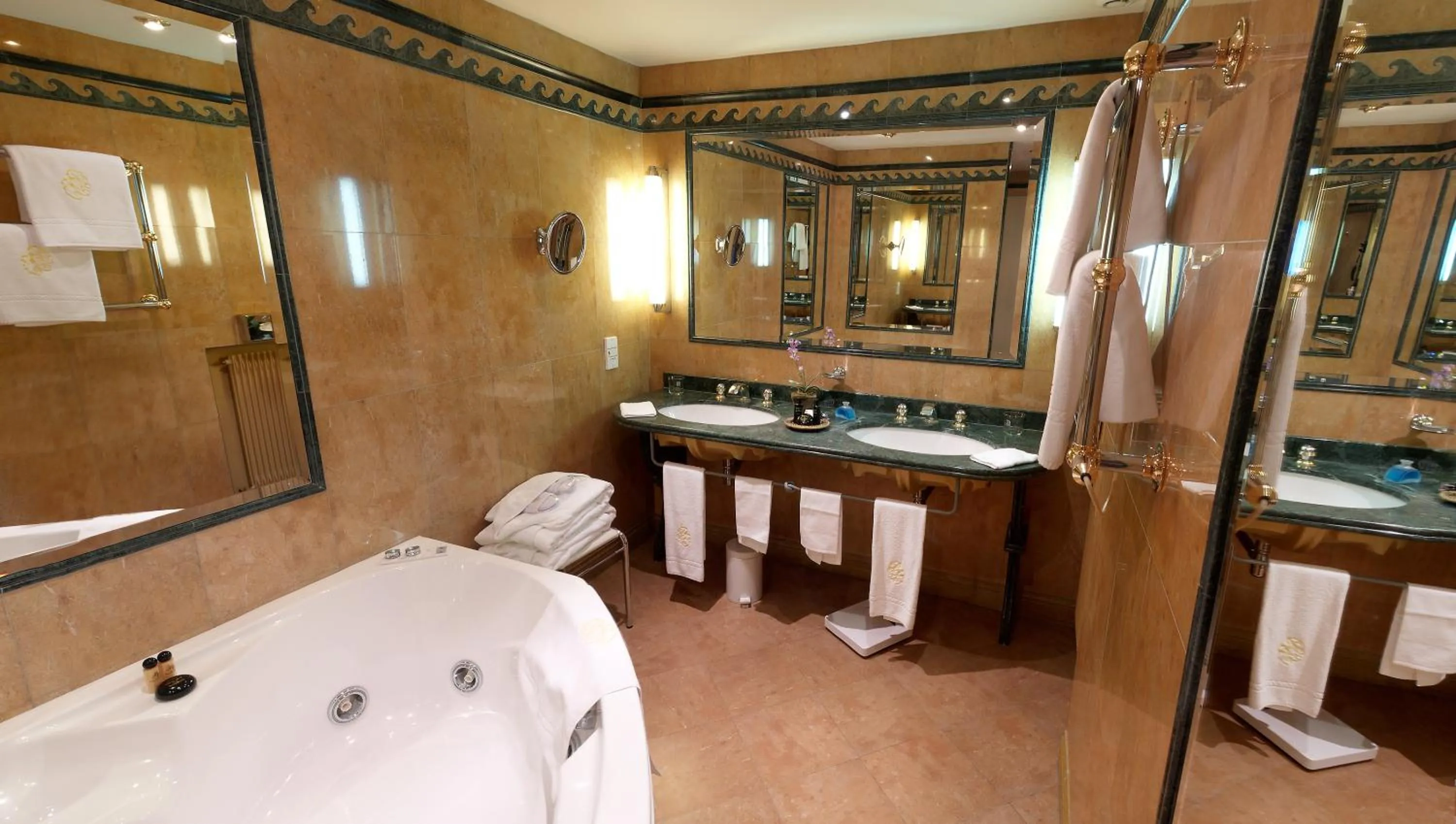 Bathroom in Hôtellerie Du Bas-Bréau