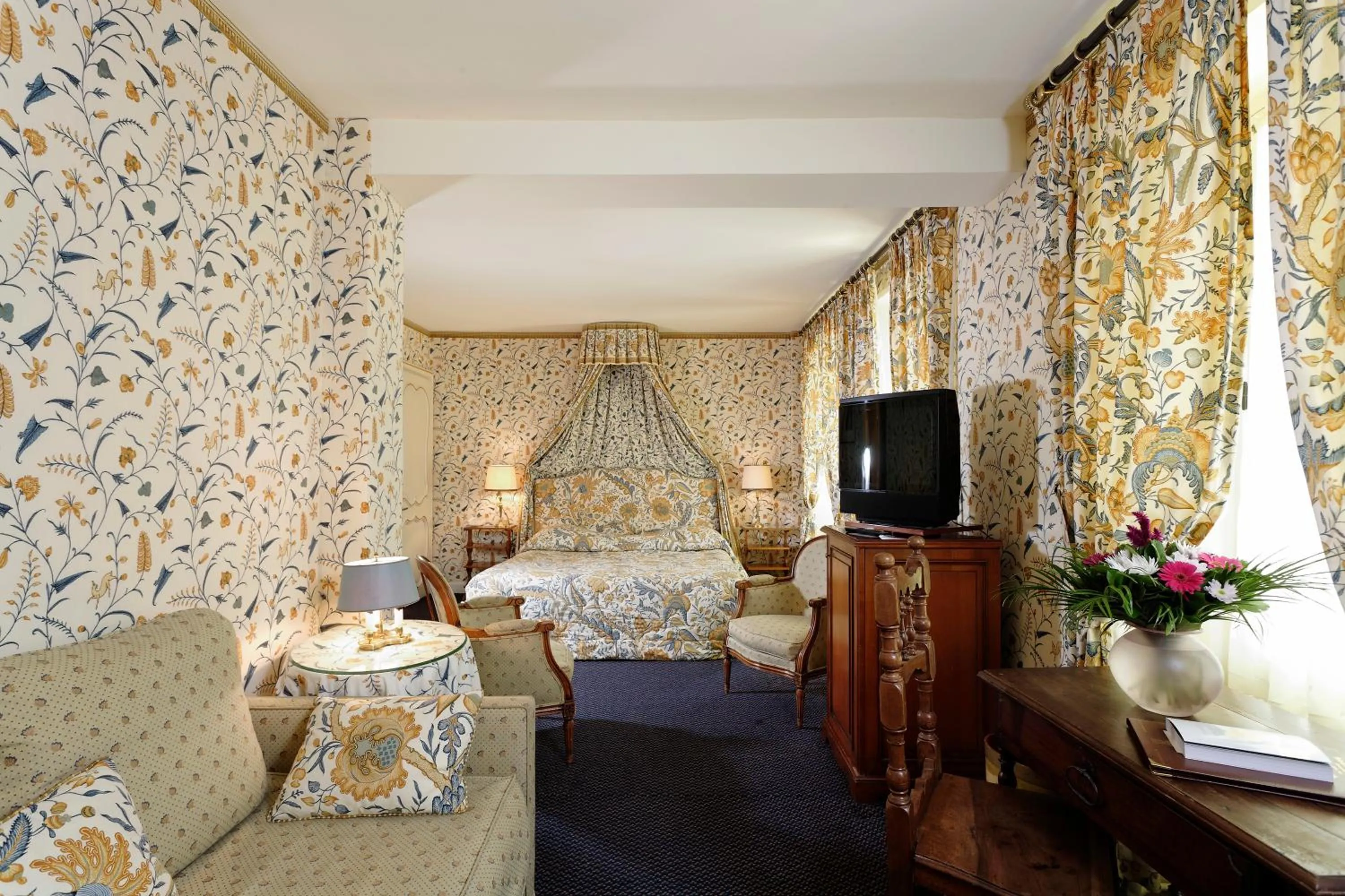 Photo of the whole room, Bed in Hôtellerie Du Bas-Bréau