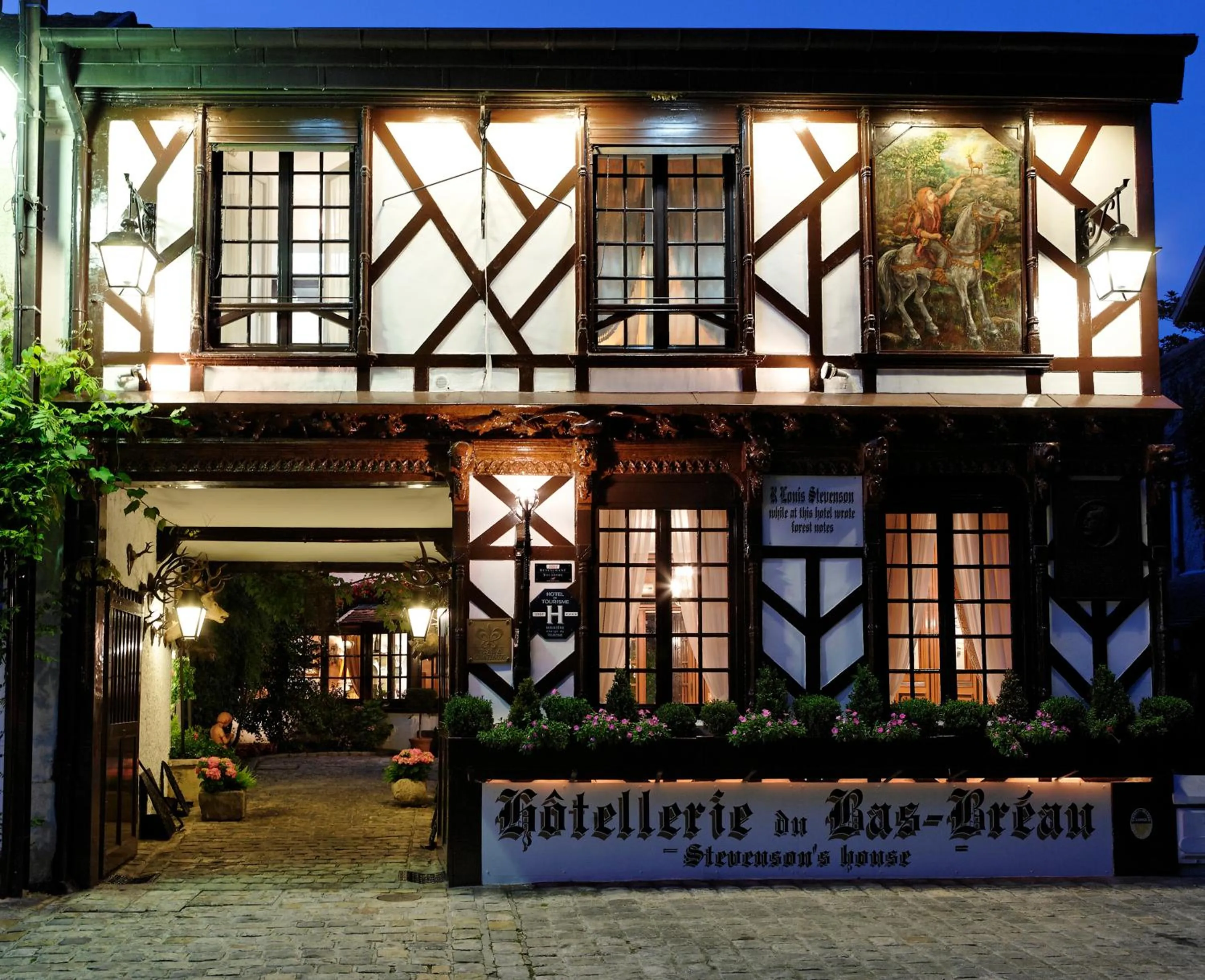 Facade/entrance in Hôtellerie Du Bas-Bréau