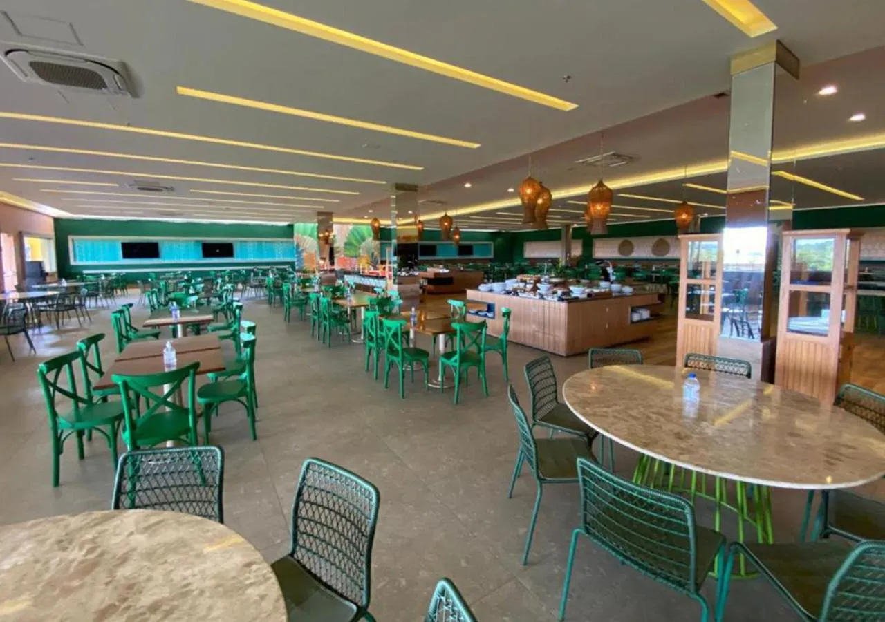 Restaurant/places to eat in Hot Beach Suites