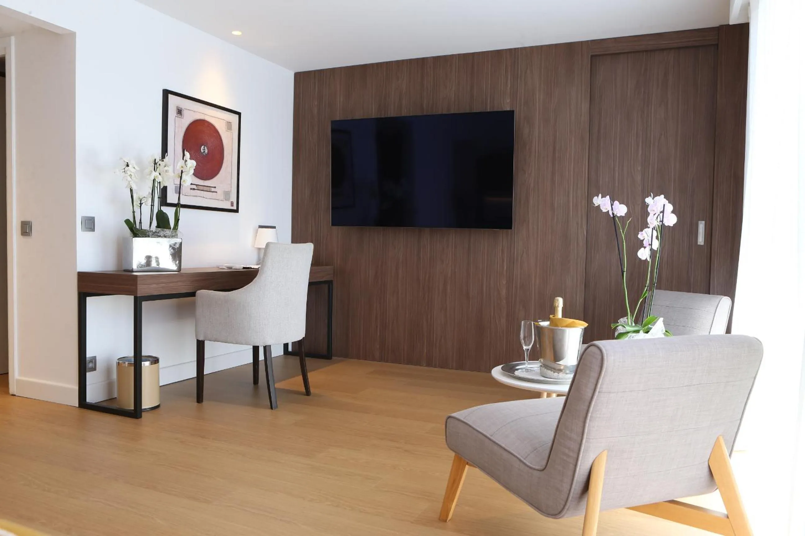 TV and multimedia in Hôtel Hélios