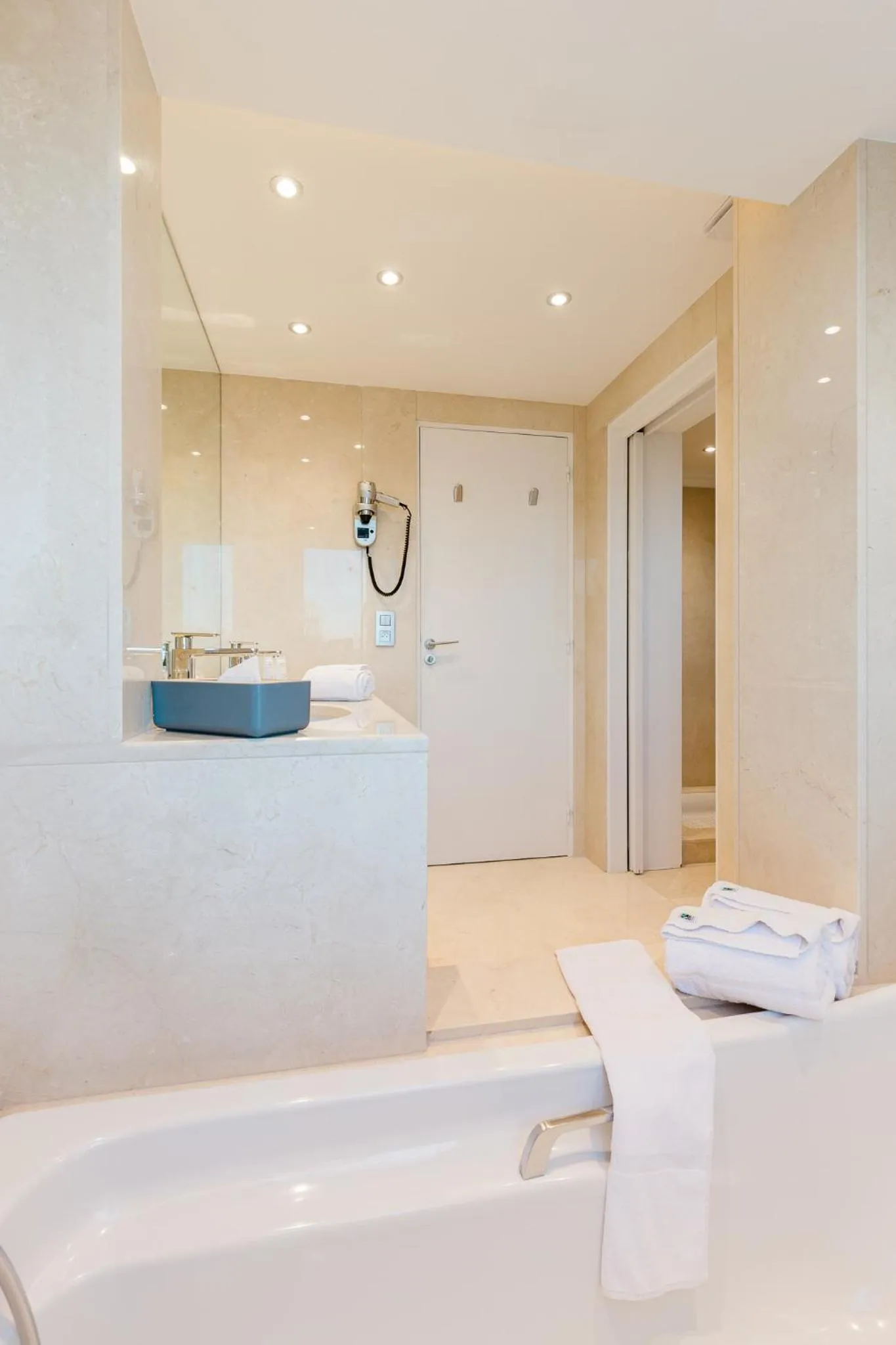 Bathroom in Hôtel Hélios