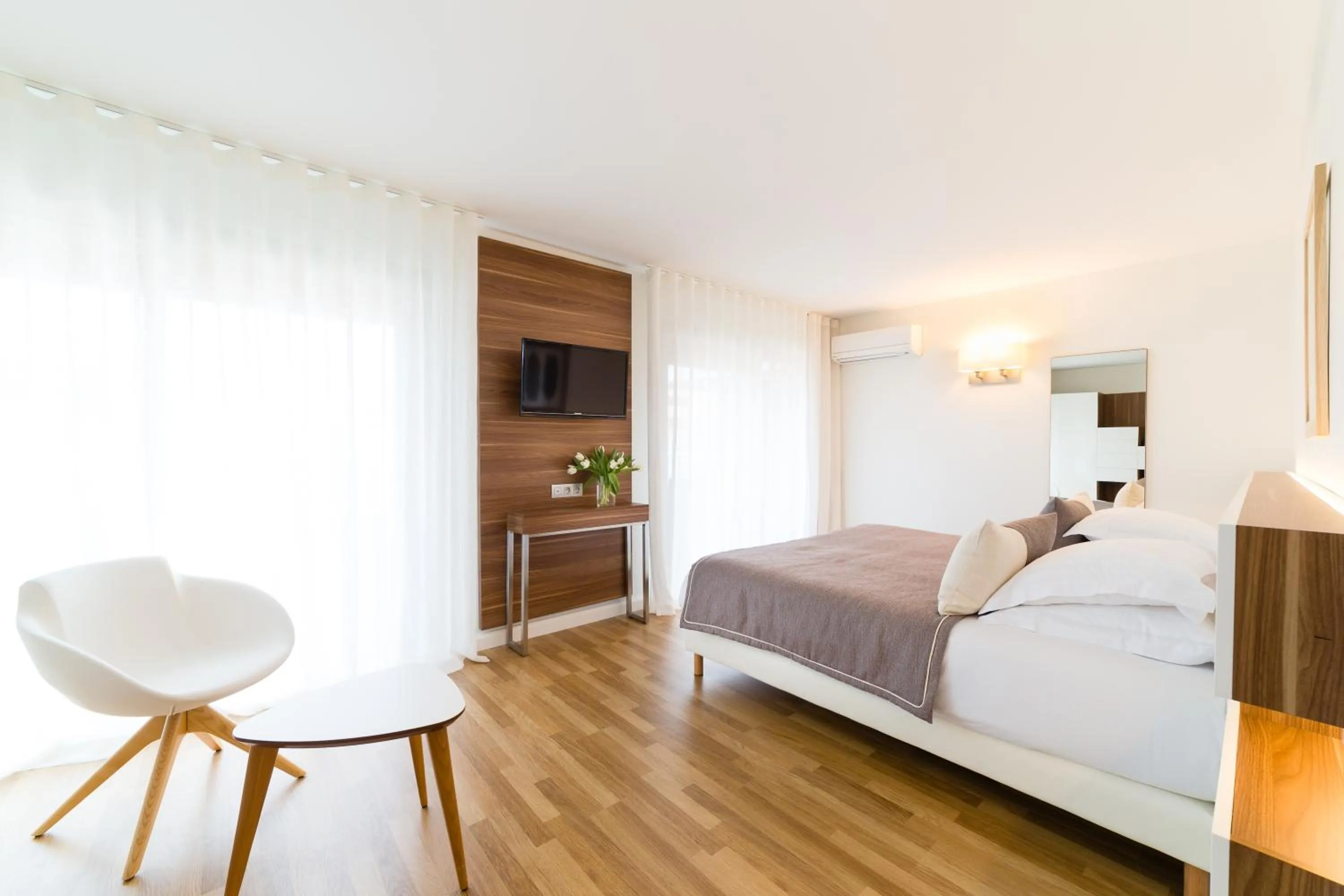 Decorative detail, Bed in Hôtel Hélios