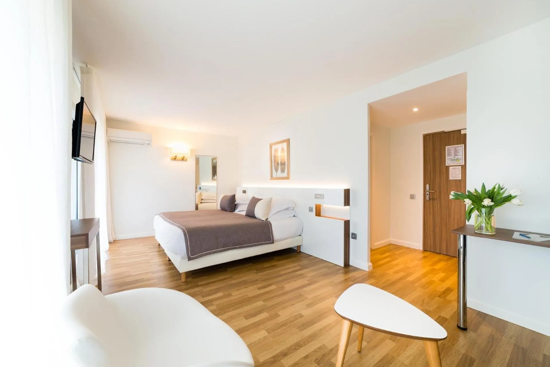 Photo of the whole room, Bed in Hôtel Hélios