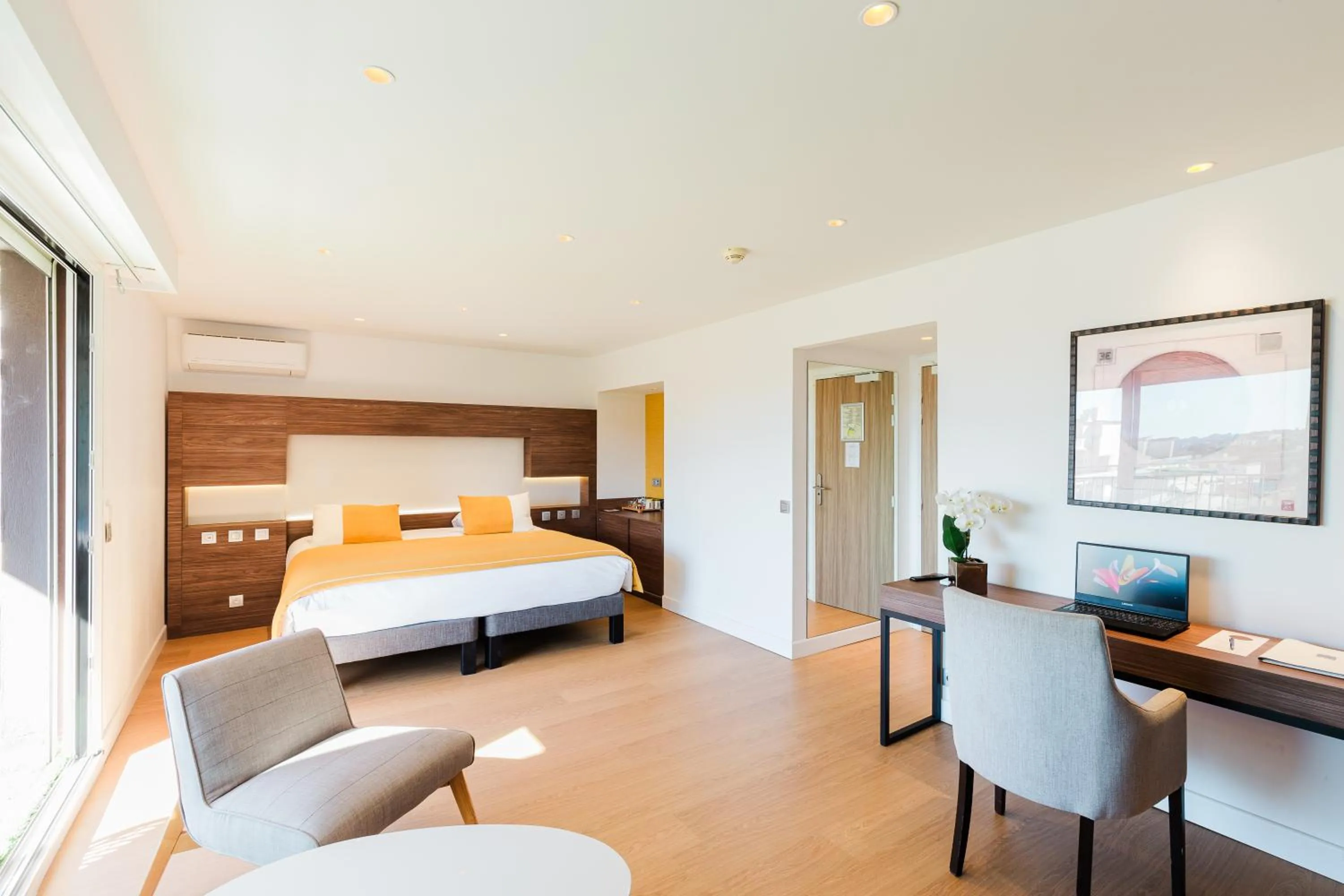 Bed in Hôtel Hélios