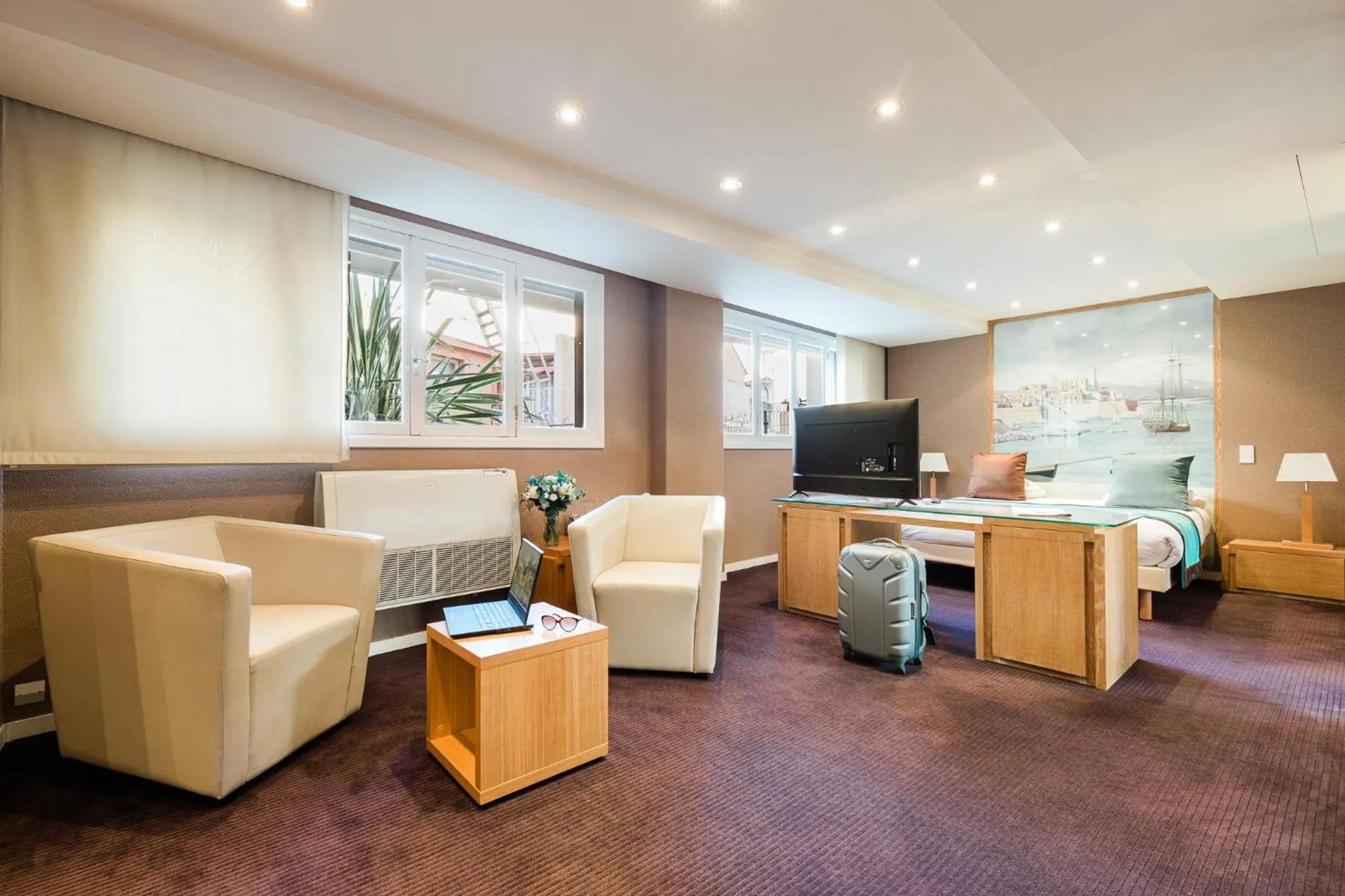 Photo of the whole room in Hôtel Hélios