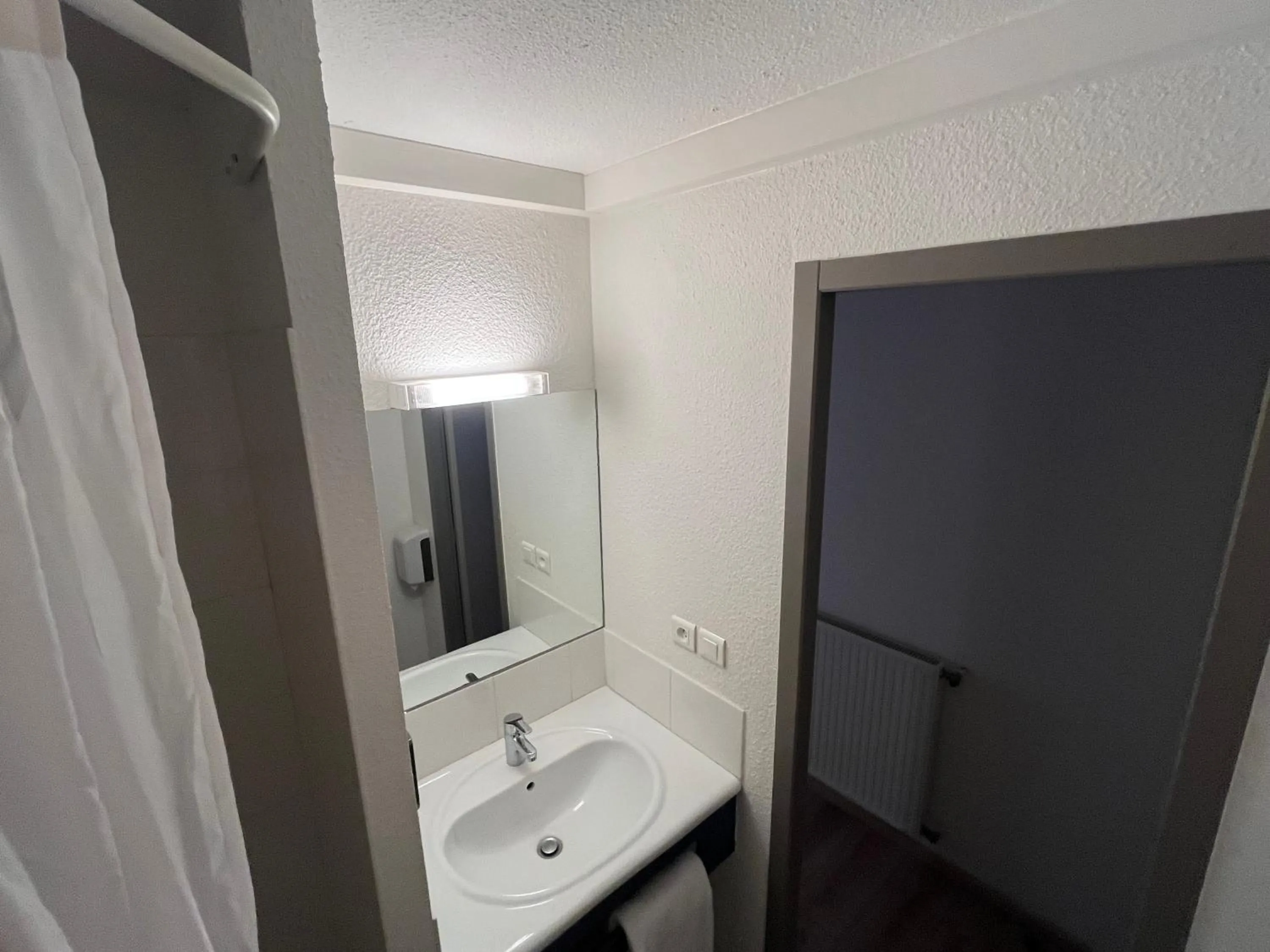 Bathroom in Brit Hotel Essentiel Millau